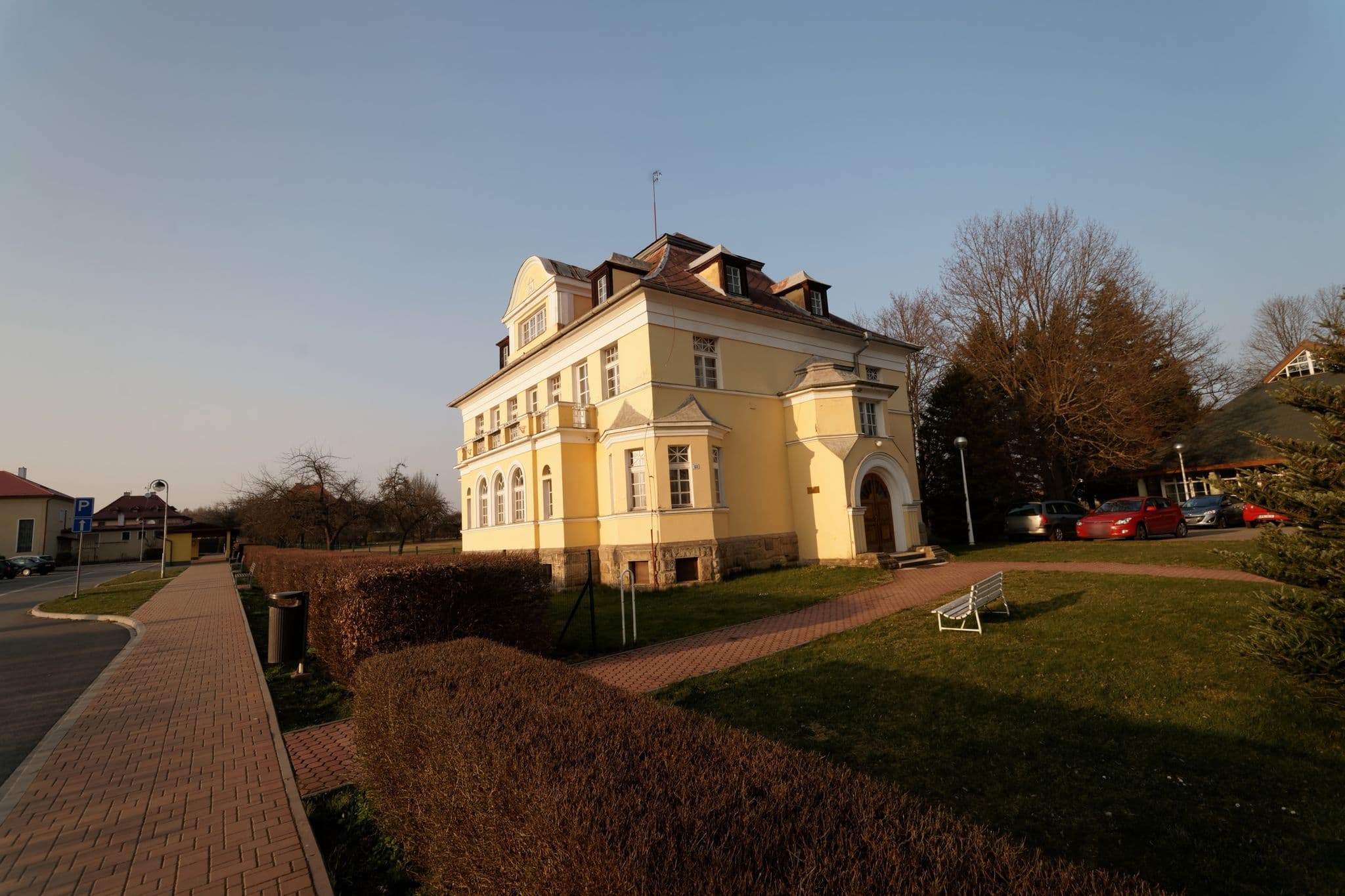 Street view near Lázeňský penzion Mír, Černošín — © txllxt (CC BY-SA · Mapillary)