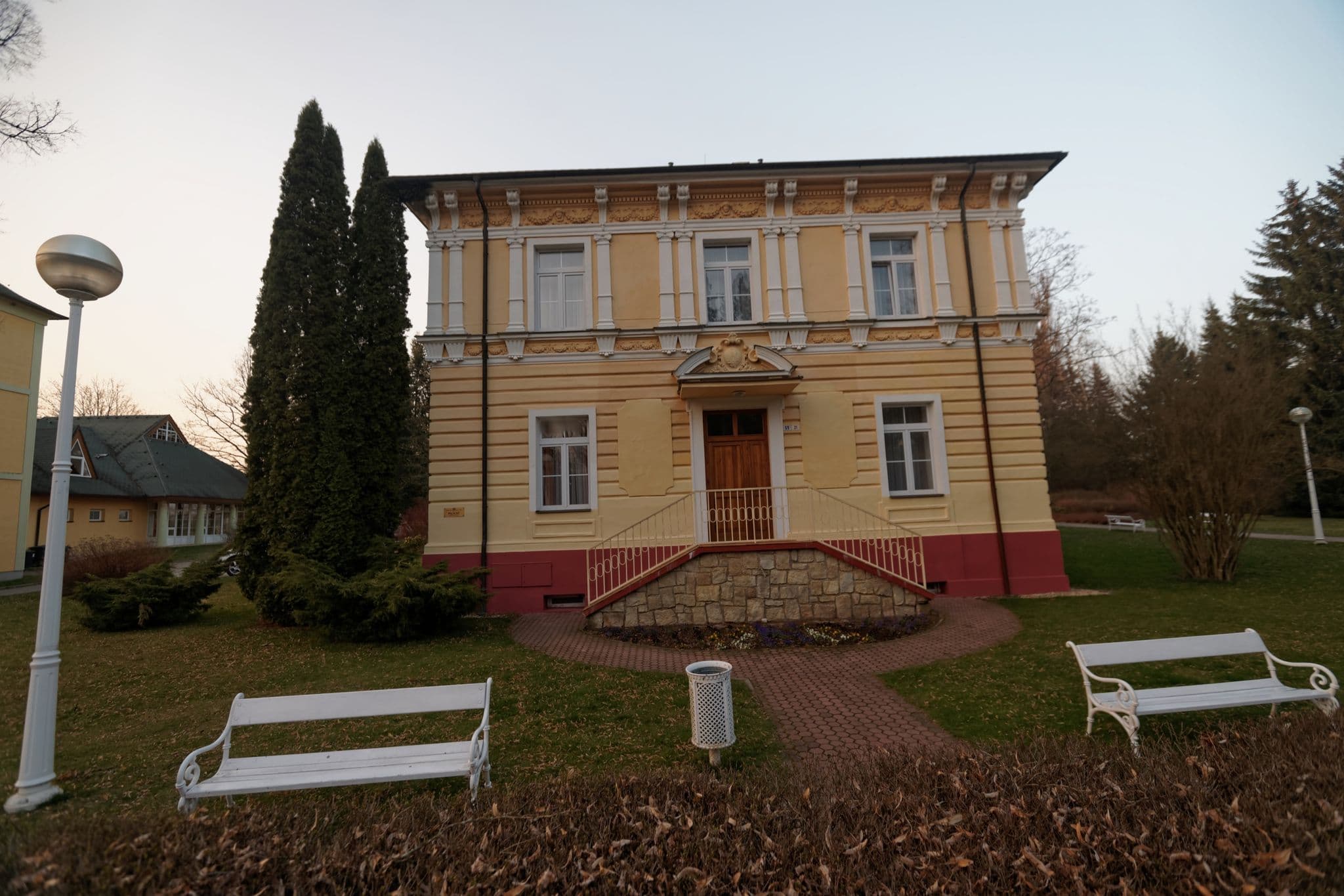 Street view near Lázeňský penzion Palacký, Černošín — © txllxt (CC BY-SA · Mapillary)