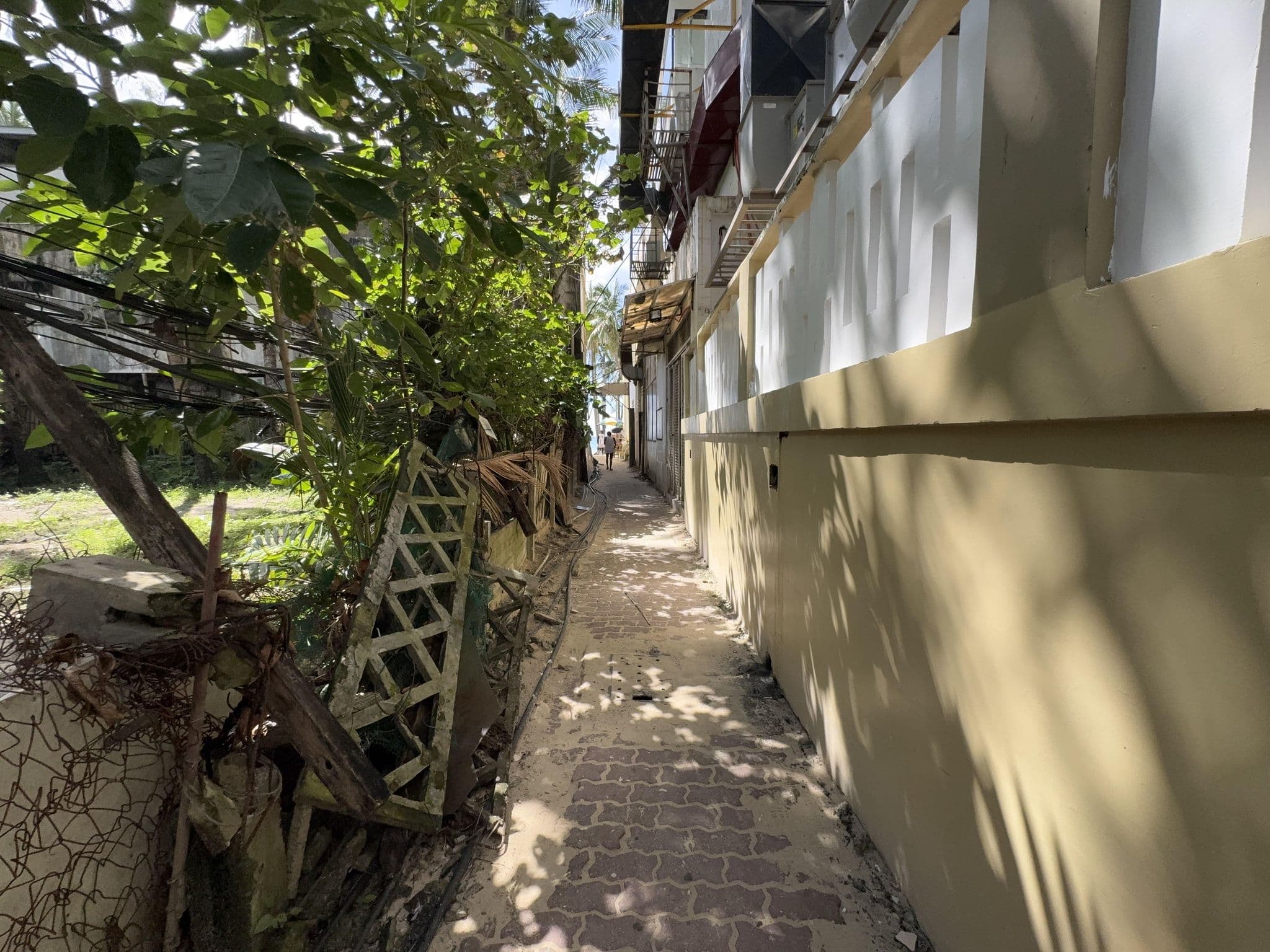 Street view near The Crowne Beach Hotel, Balabag — © filipb (CC BY-SA · Mapillary)