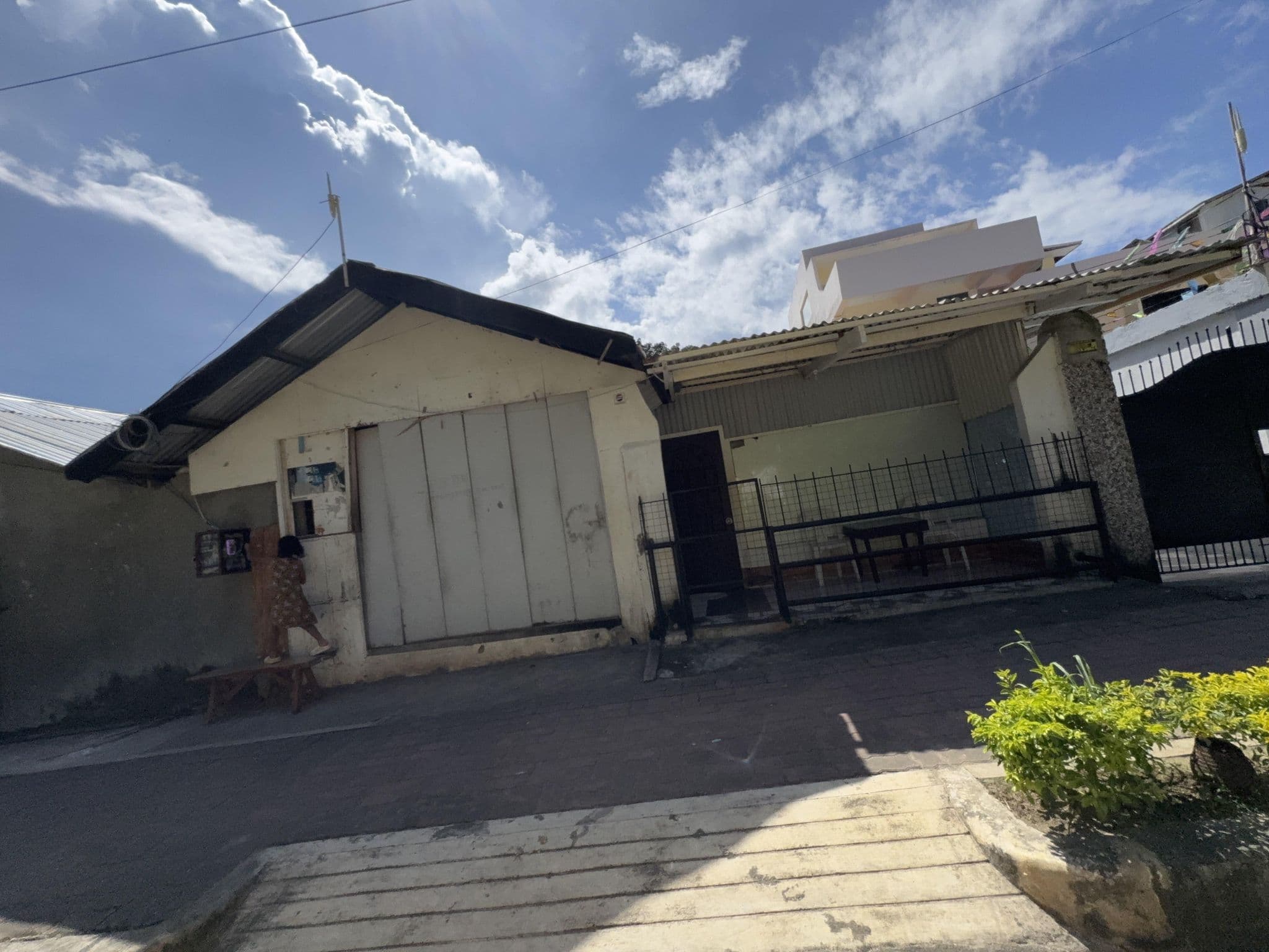 Street view near Villa Lorenzo, Manoc-Manoc — © filipb (CC BY-SA · Mapillary)
