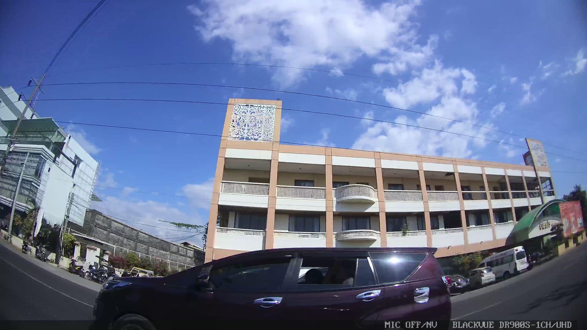 Street view near Oasis Country Resort, Paringao — © Kaart---LEFT (CC BY-SA · Mapillary)