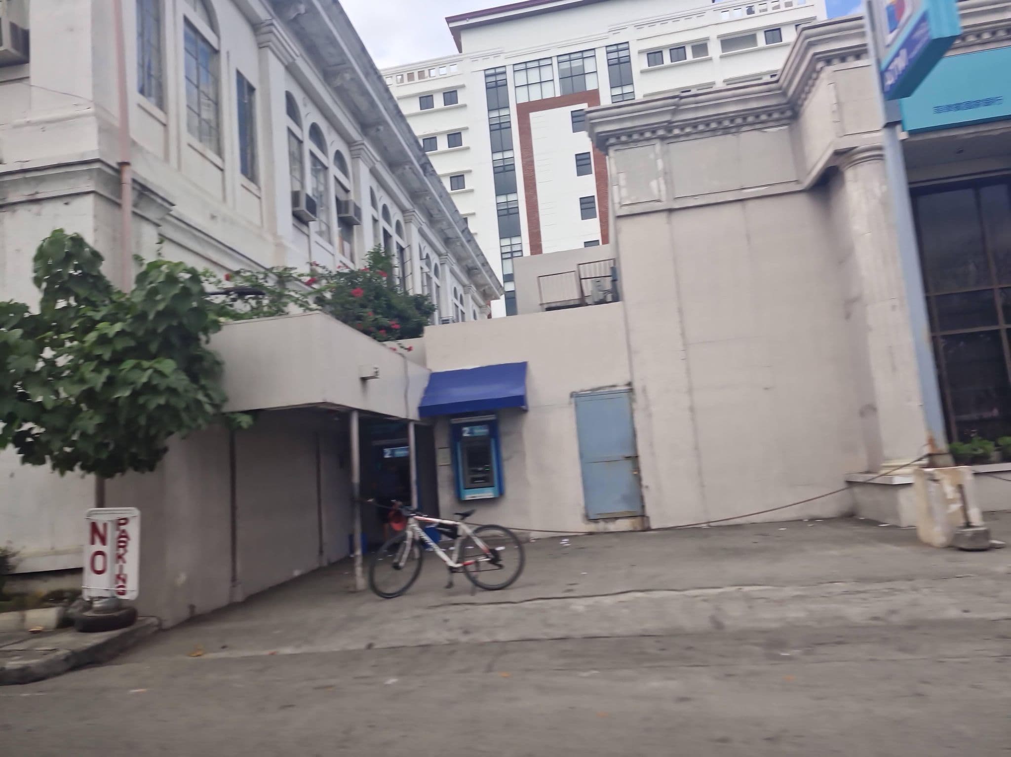 Street view near Aurelio's Mansion, Laoag — © Yivan000 (CC BY-SA · Mapillary)