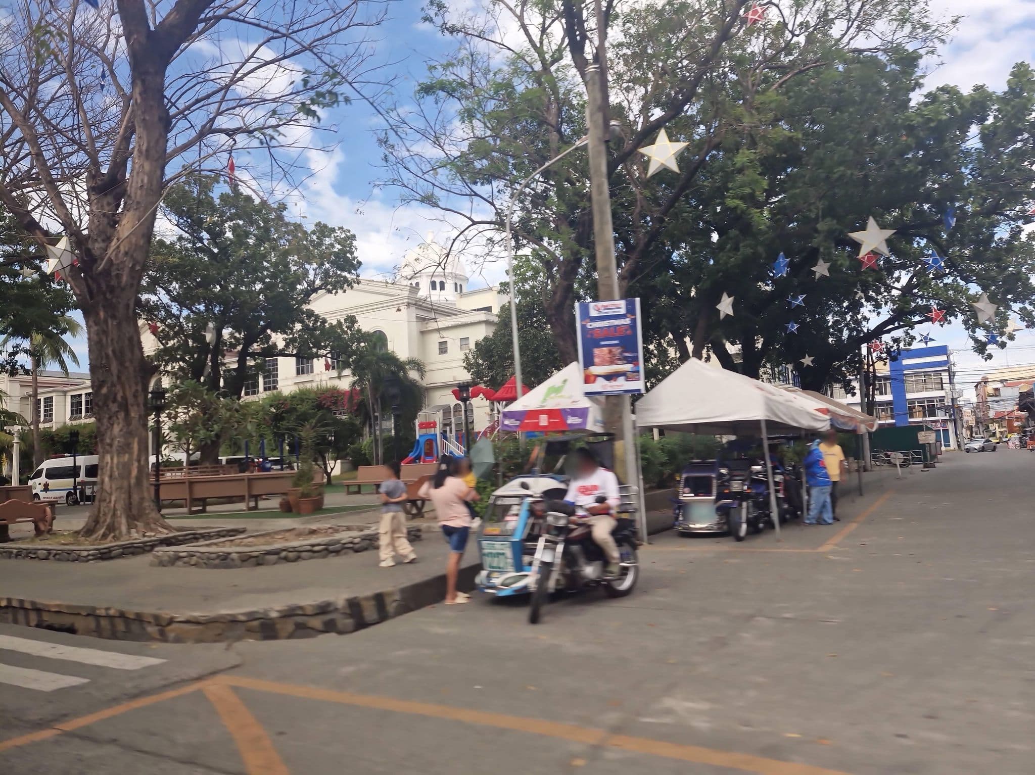 Street view near Pasuquin Villa Mar Beach House, Laoag — © Yivan000 (CC BY-SA · Mapillary)