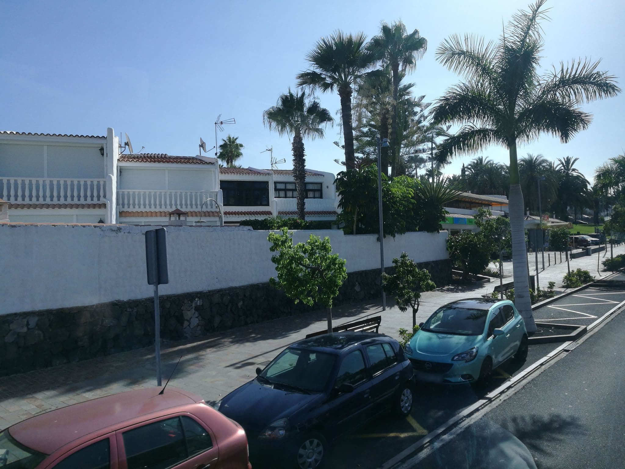 Street view near El Duque, Playa de las Américas — © rsandu (CC BY-SA · Mapillary)