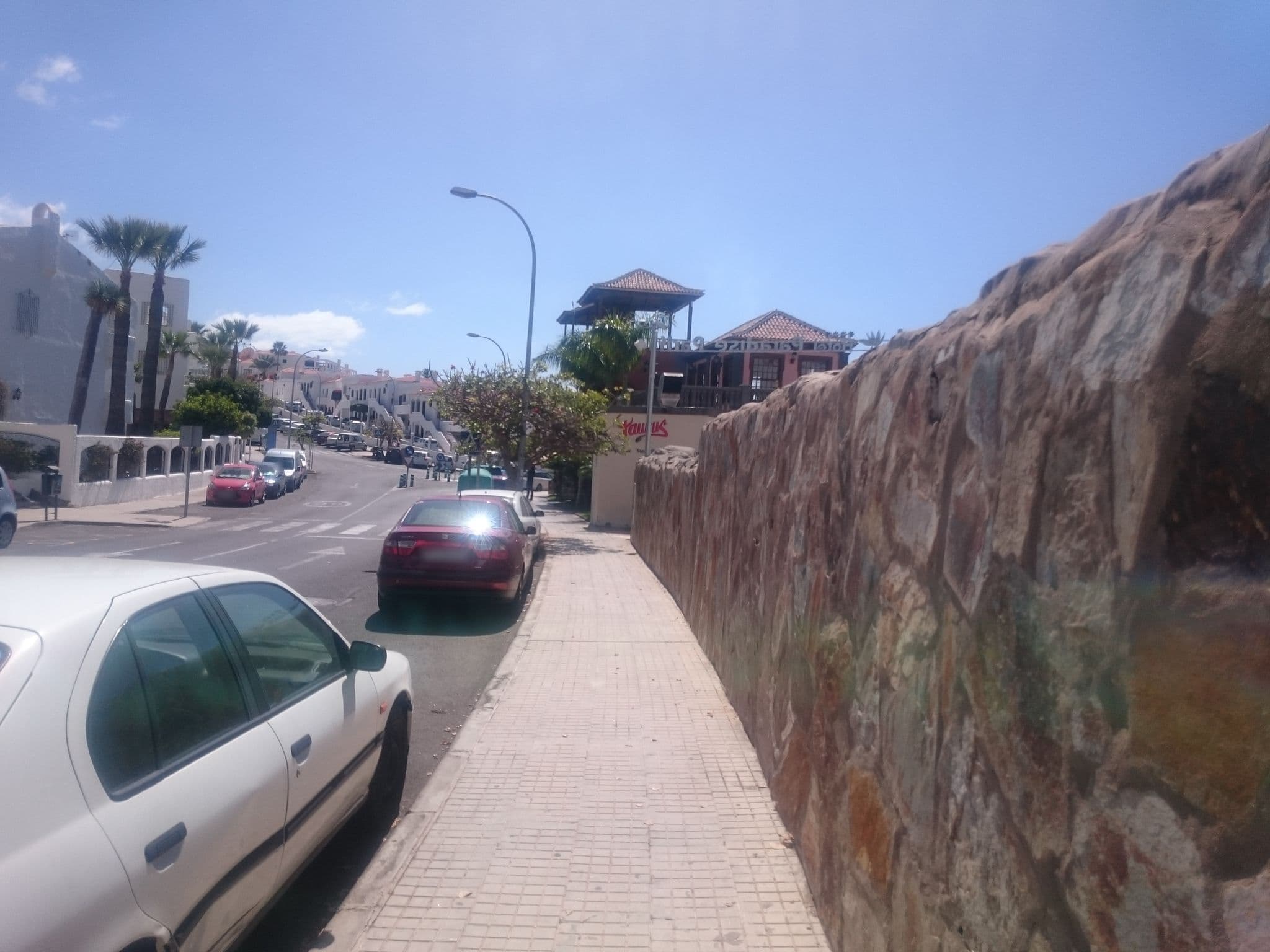 Street view near Atlántida, Playa de las Américas — © ufepuf (CC BY-SA · Mapillary)