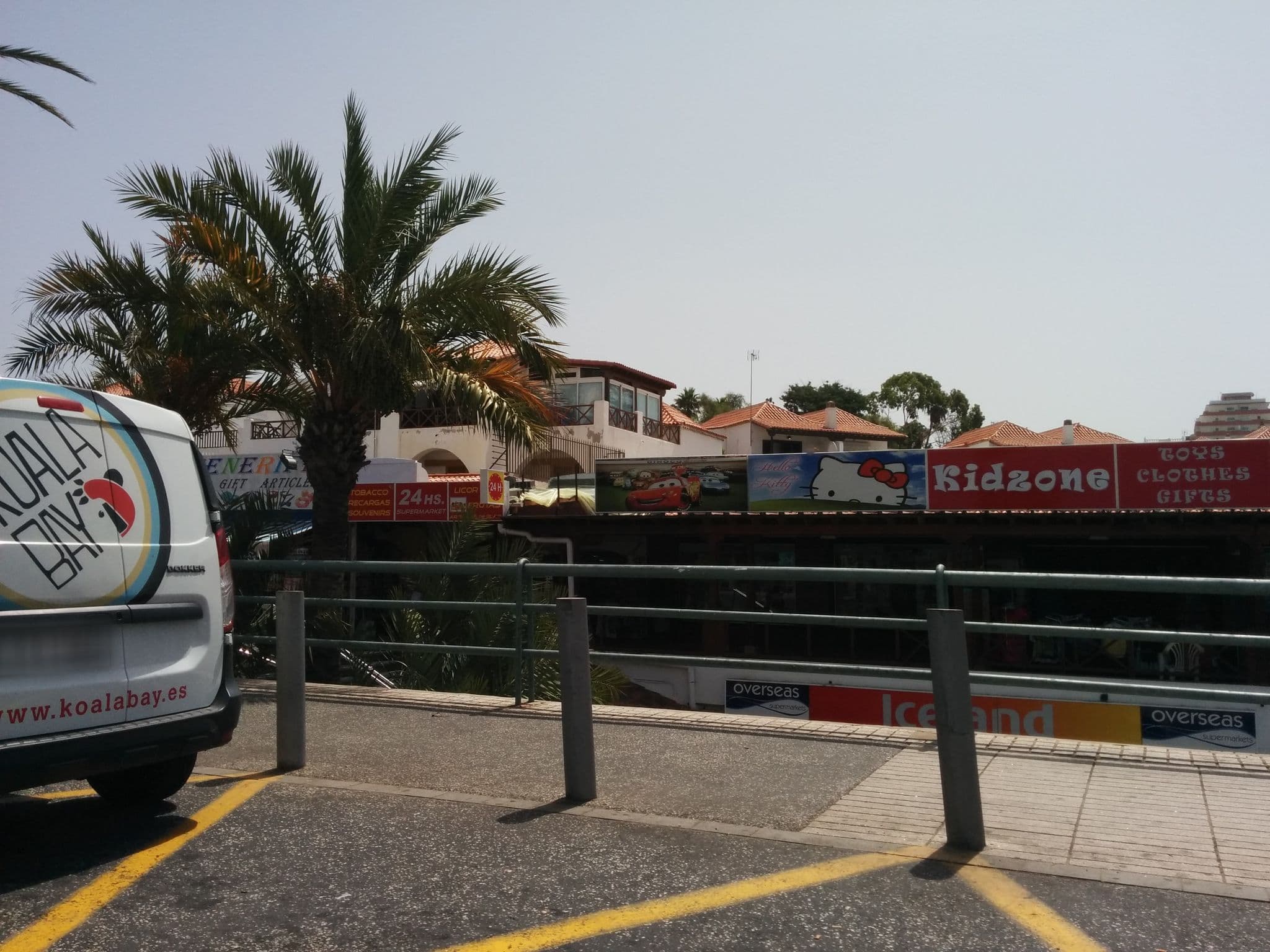 Street view near Parque Santiago V, Playa de las Américas — © rutsky (CC BY-SA · Mapillary)
