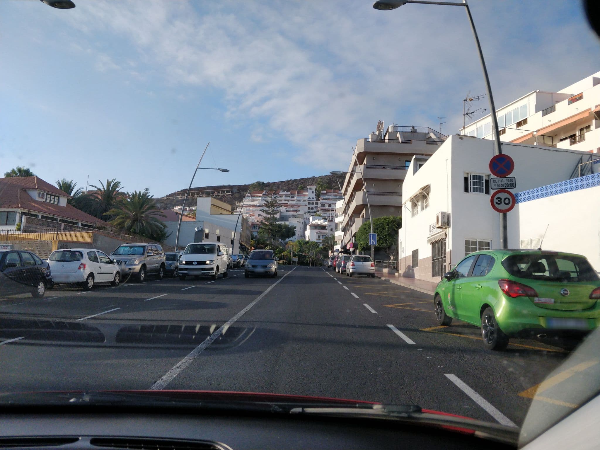 Street view near Las Vistas beach Rooms, Playa de las Américas — © cronoser (CC BY-SA · Mapillary)