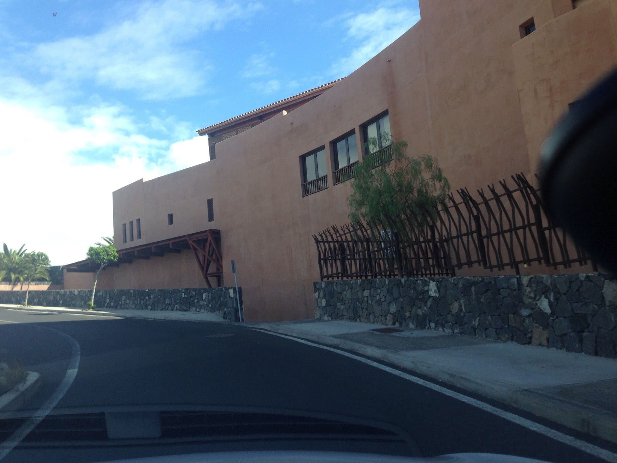 Street view near Suite H6001/2, Las Rosas — © jaakl (CC BY-SA · Mapillary)