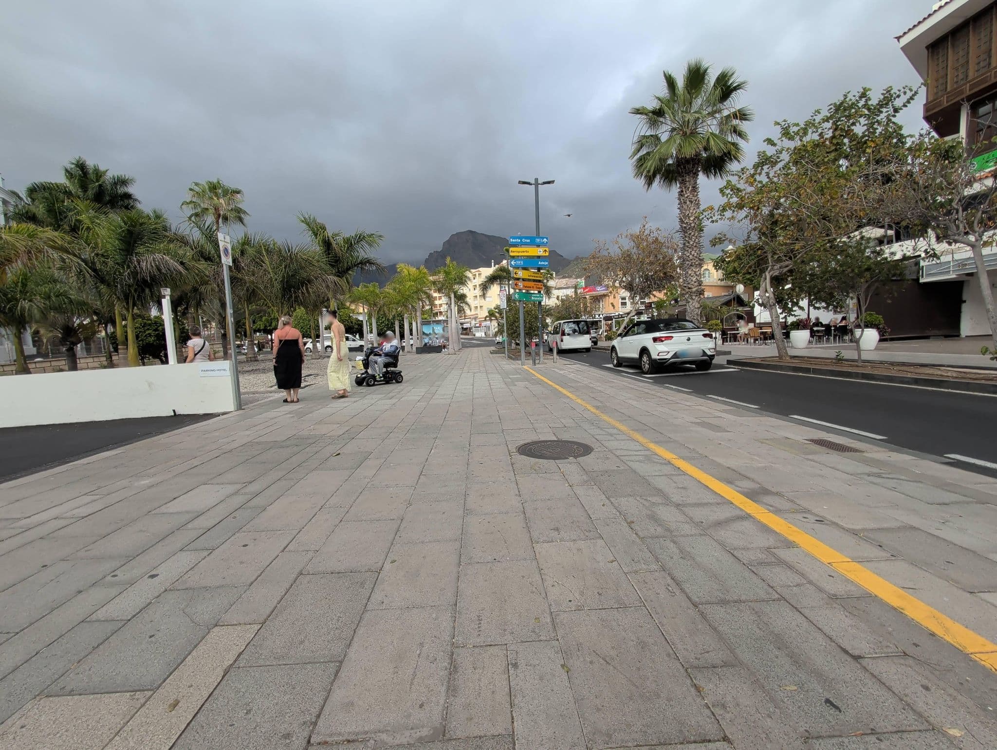Street view near Apartmento Parque Royale I, Playa de las Américas — © AR88 (CC BY-SA · Mapillary)