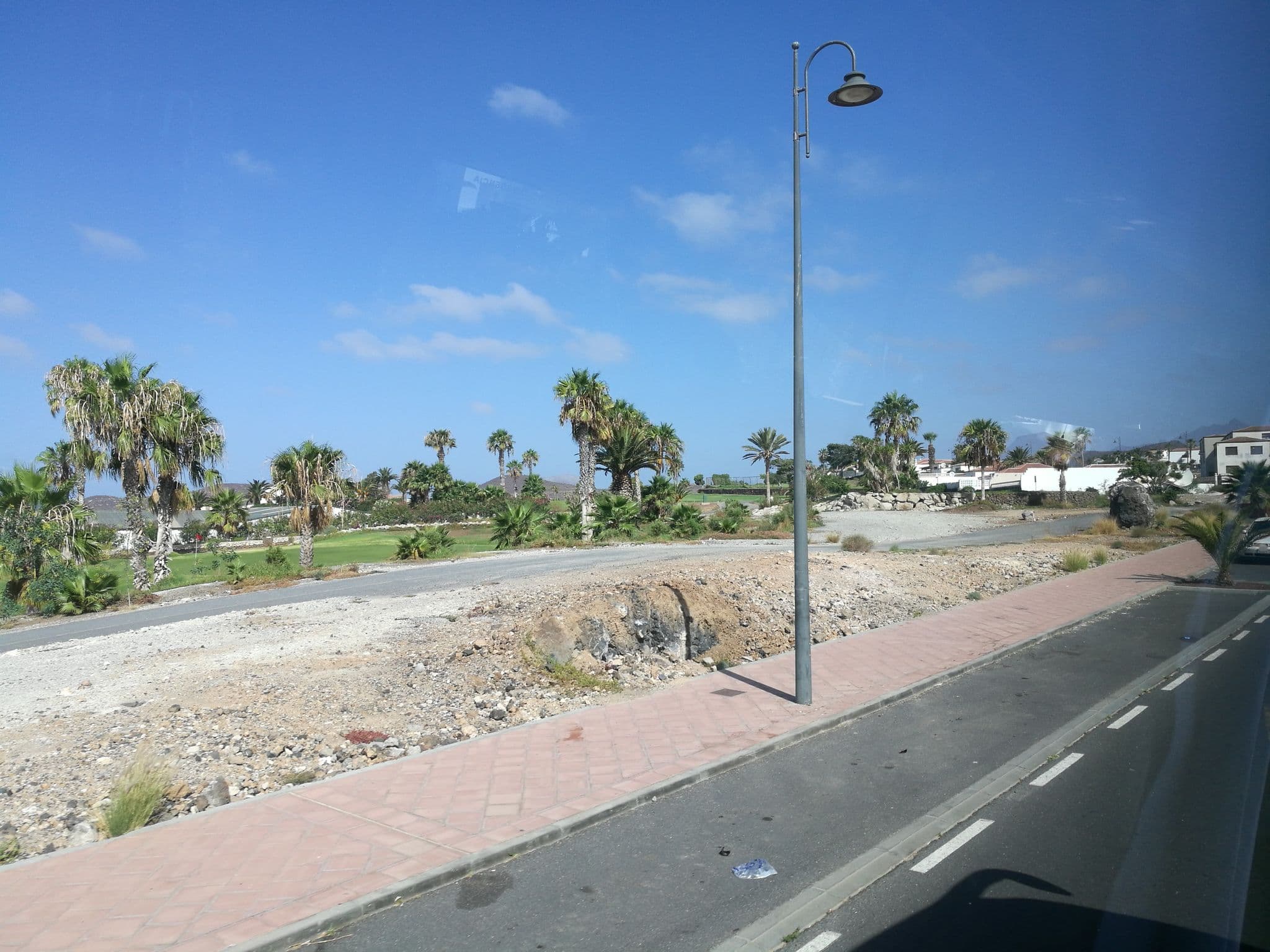 Street view near Pinehurst Apartamentos, Las Rosas — © rsandu (CC BY-SA · Mapillary)