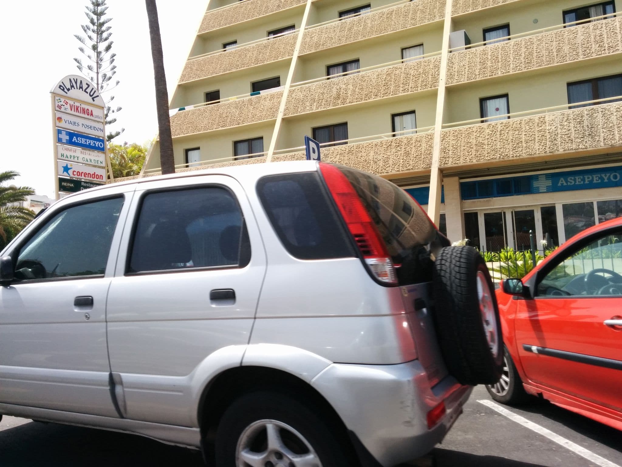 Street view near Paradero 2, Playa de las Américas — © rutsky (CC BY-SA · Mapillary)