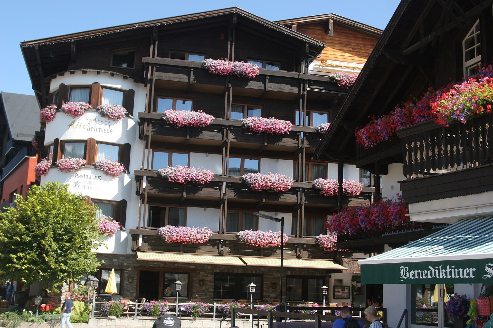 Alte Schmiede (via Wikimedia Commons, CC BY 2.0)