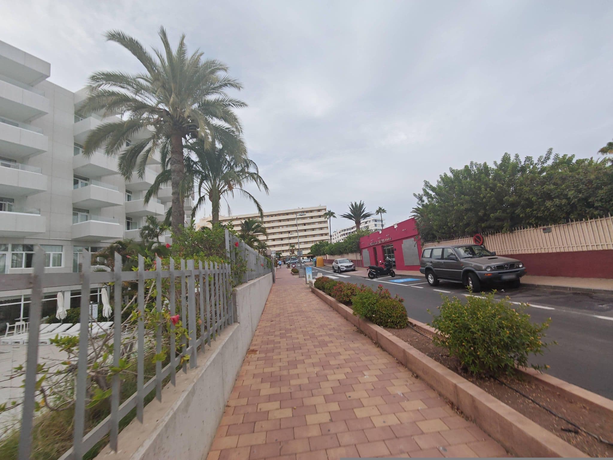 Street view near Bungalows Miraflor Suites, Playa del Ingles — © qungo (CC BY-SA · Mapillary)