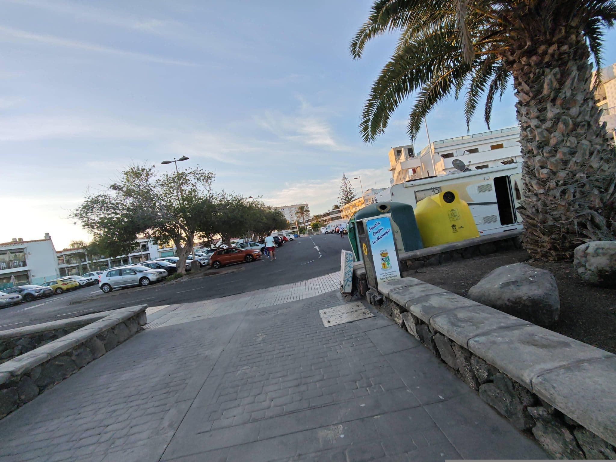 Street view near Casas Pepe, Playa del Ingles — © qungo (CC BY-SA · Mapillary)