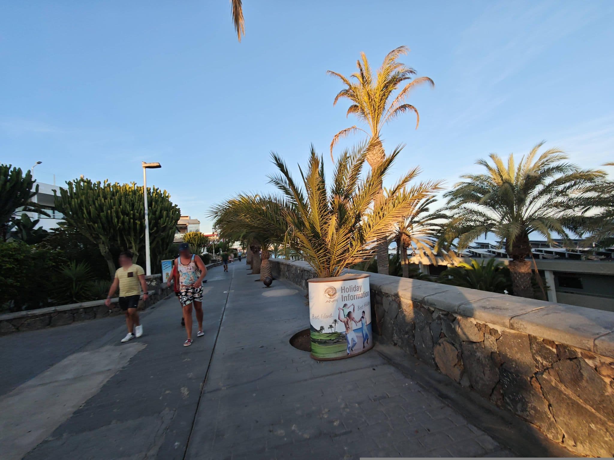 Street view near Apartamentos Patricio, Playa del Ingles — © qungo (CC BY-SA · Mapillary)