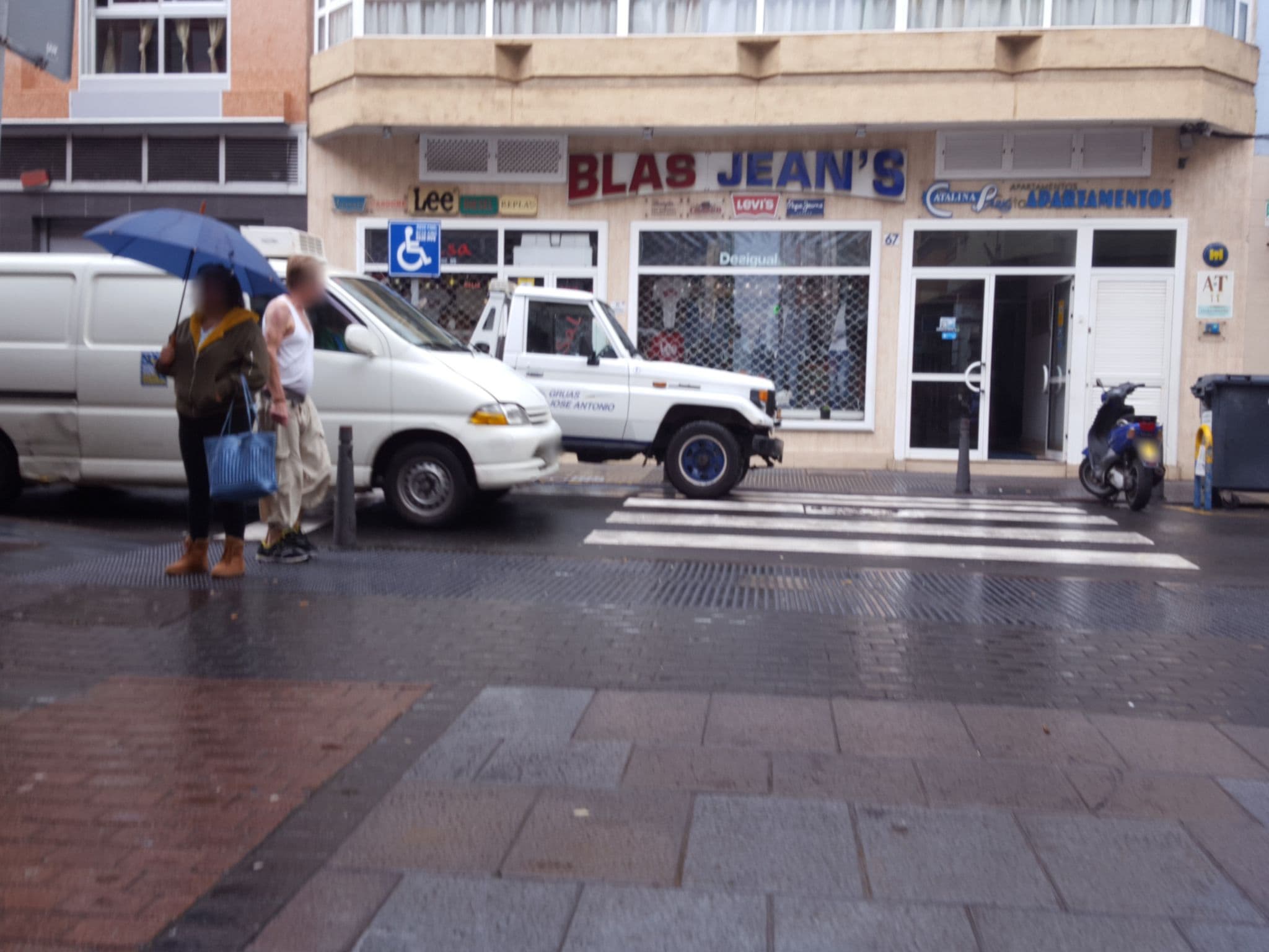 Street view near Catalina Park, Centro — © smoesmoesmoe (CC BY-SA · Mapillary)