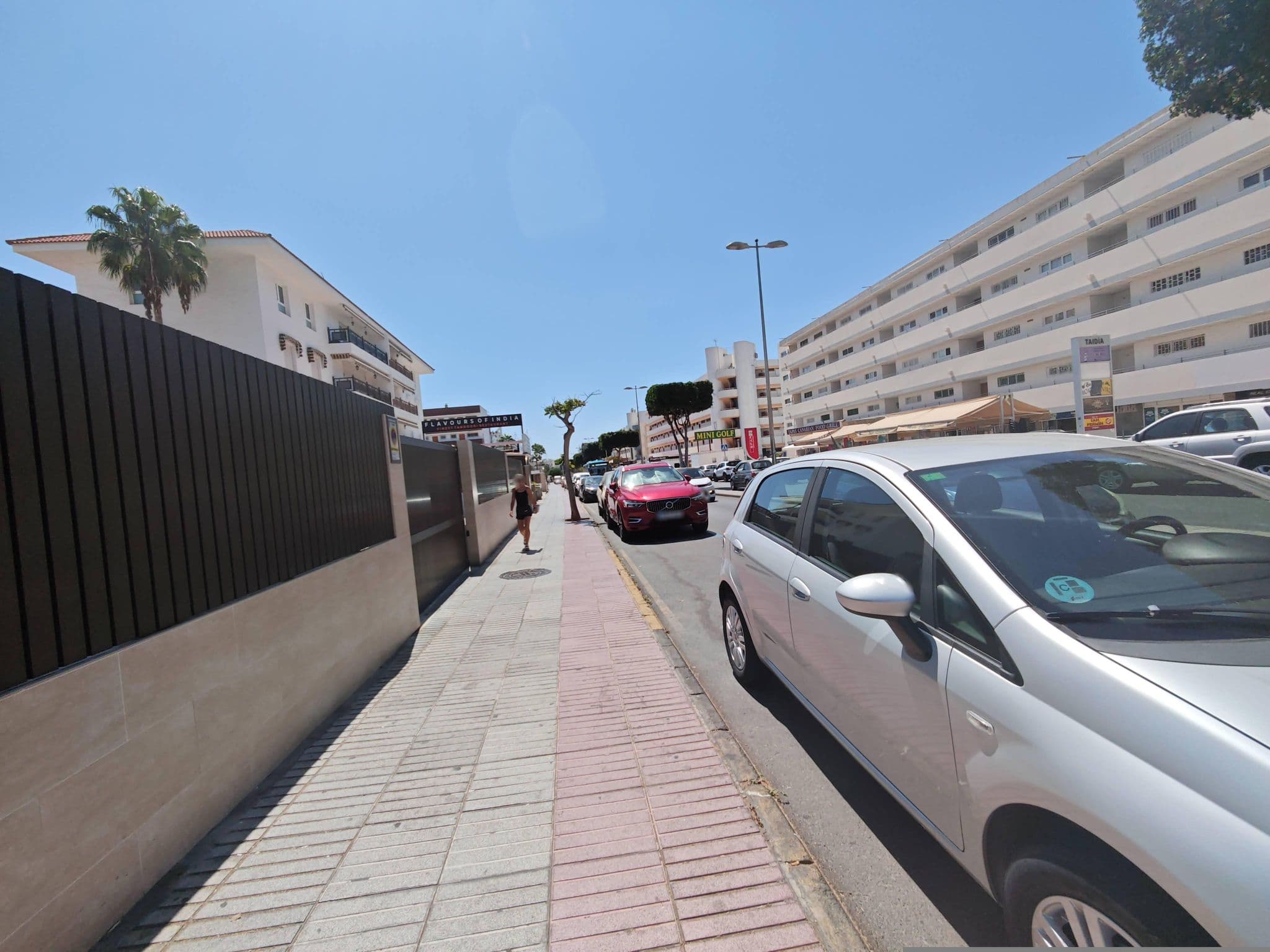 Street view near Apartamentos Tenesor, Playa del Ingles — © qungo (CC BY-SA · Mapillary)