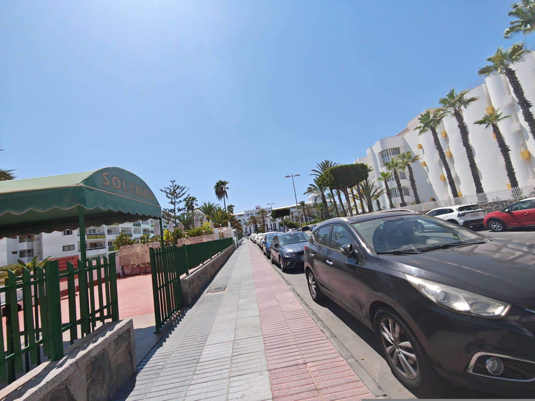 Street view near Sol y Mar Apartments, Playa del Ingles — © qungo (CC BY-SA · Mapillary)