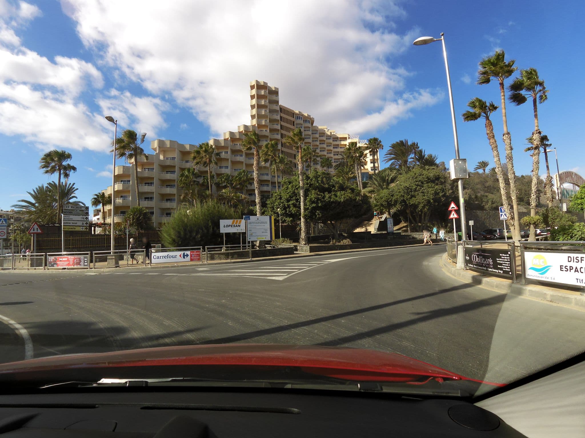 Street view near pool lopesan, Playa del Ingles — © zors1843 (CC BY-SA · Mapillary)