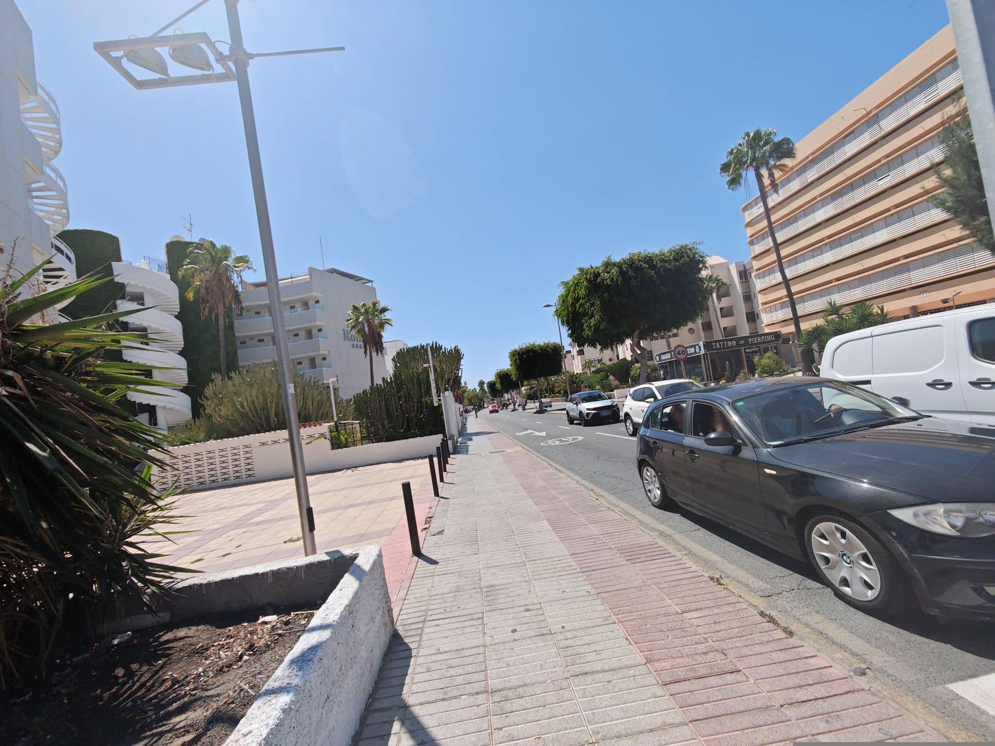 Street view near Rondo Canarias, Playa del Ingles — © qungo (CC BY-SA · Mapillary)