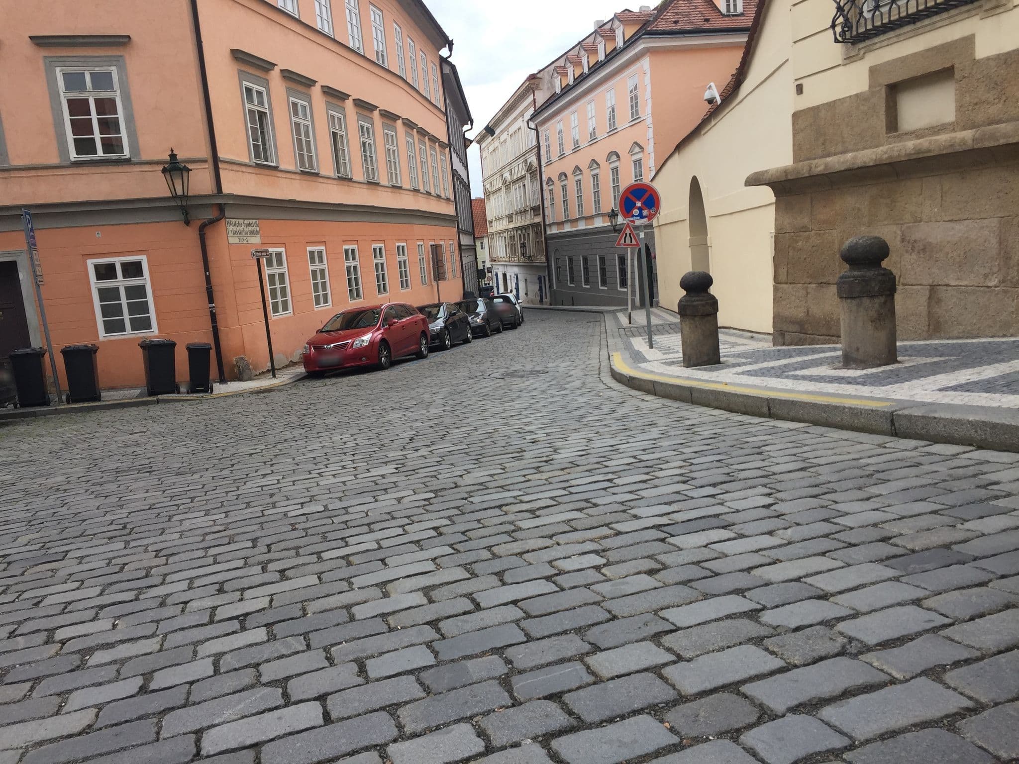Street view near Dům U Velké Boty, Malá Strana — © fod (CC BY-SA · Mapillary)