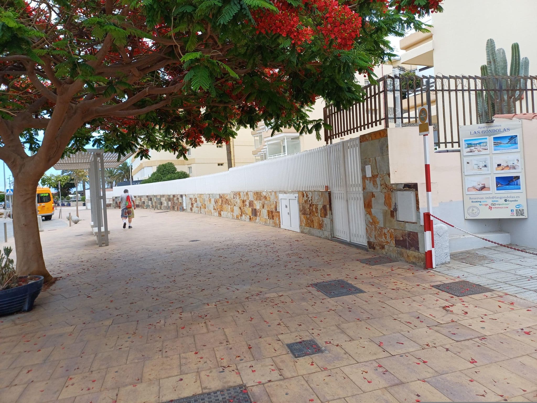 Street view near Apartamentos las Góndolas, Playa del Ingles — © qungo (CC BY-SA · Mapillary)