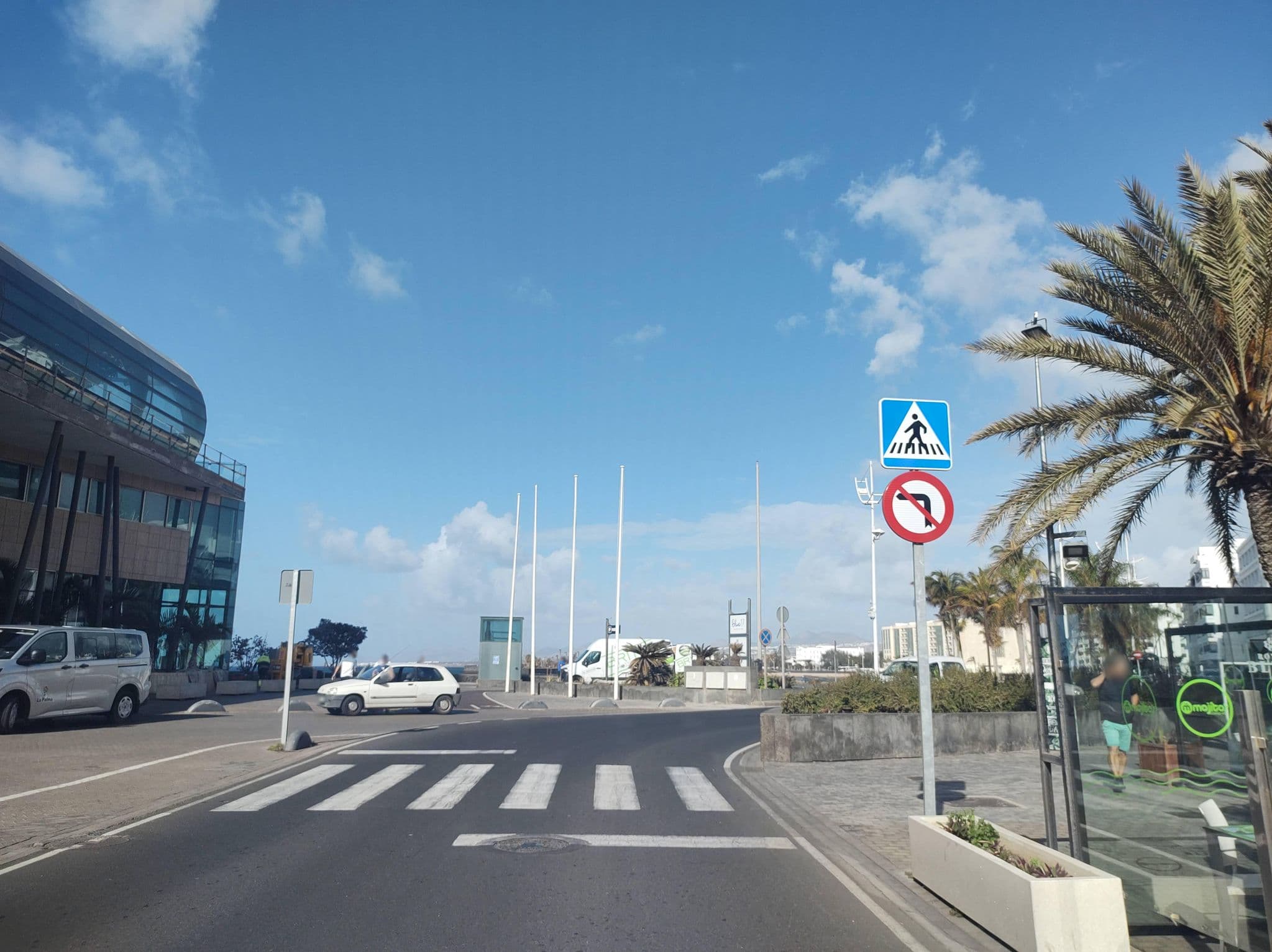 Street view near Apartamentos Arrecife Playa, Arrecife — © thetornado76 (CC BY-SA · Mapillary)