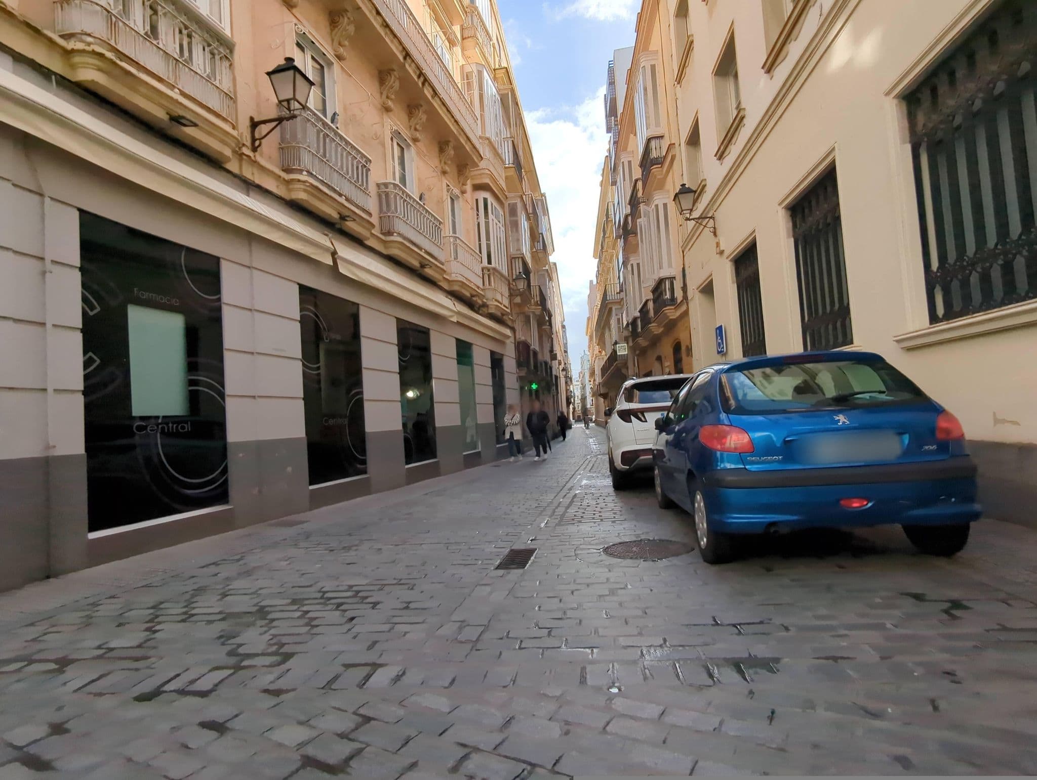 Street view near Hospedería La Cantarera, Cadiz — © miguel_andrade (CC BY-SA · Mapillary)