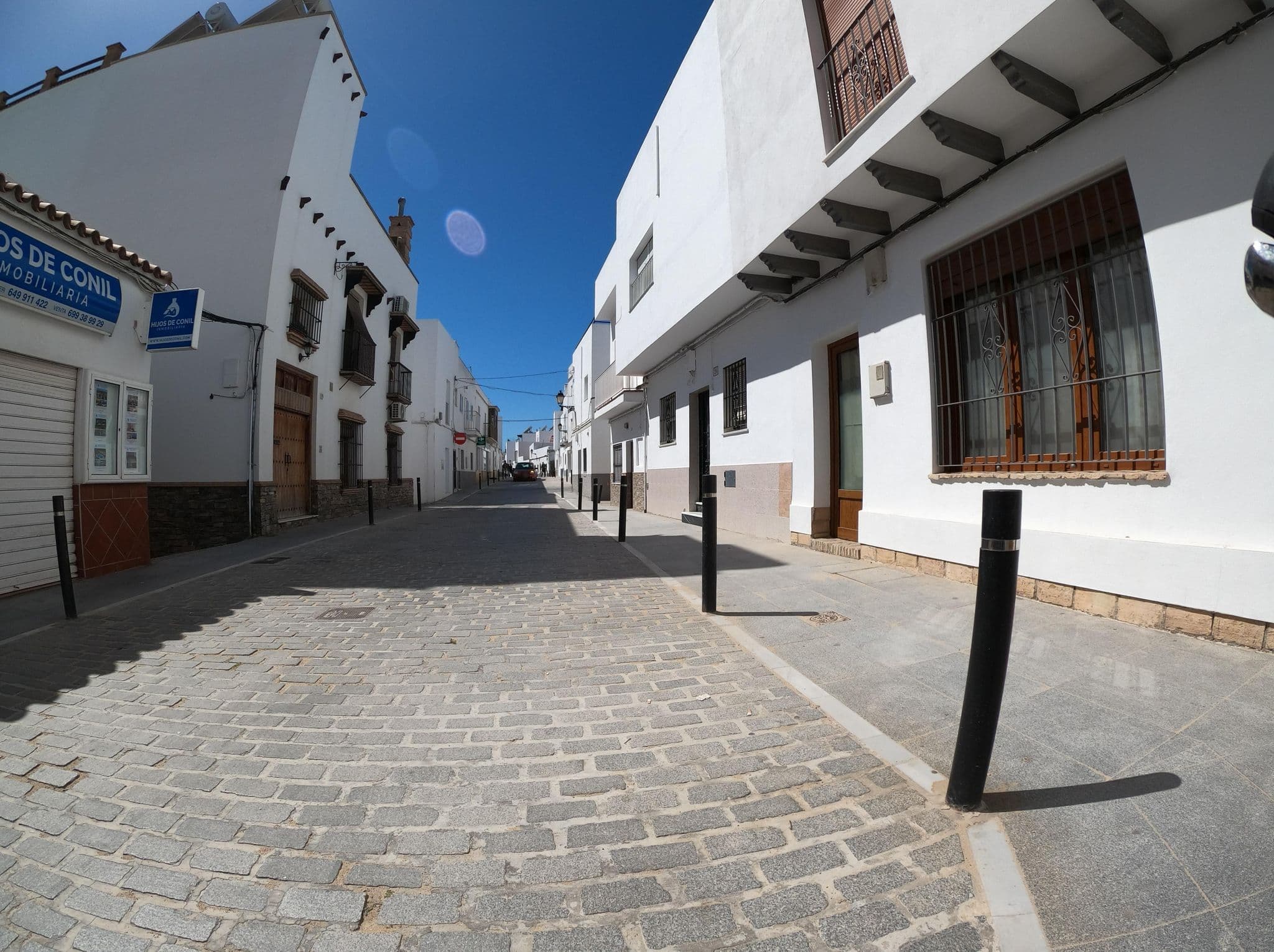 Street view near Hostal Renato, Conil de la Frontera — © Langfahrer (CC BY-SA · Mapillary)