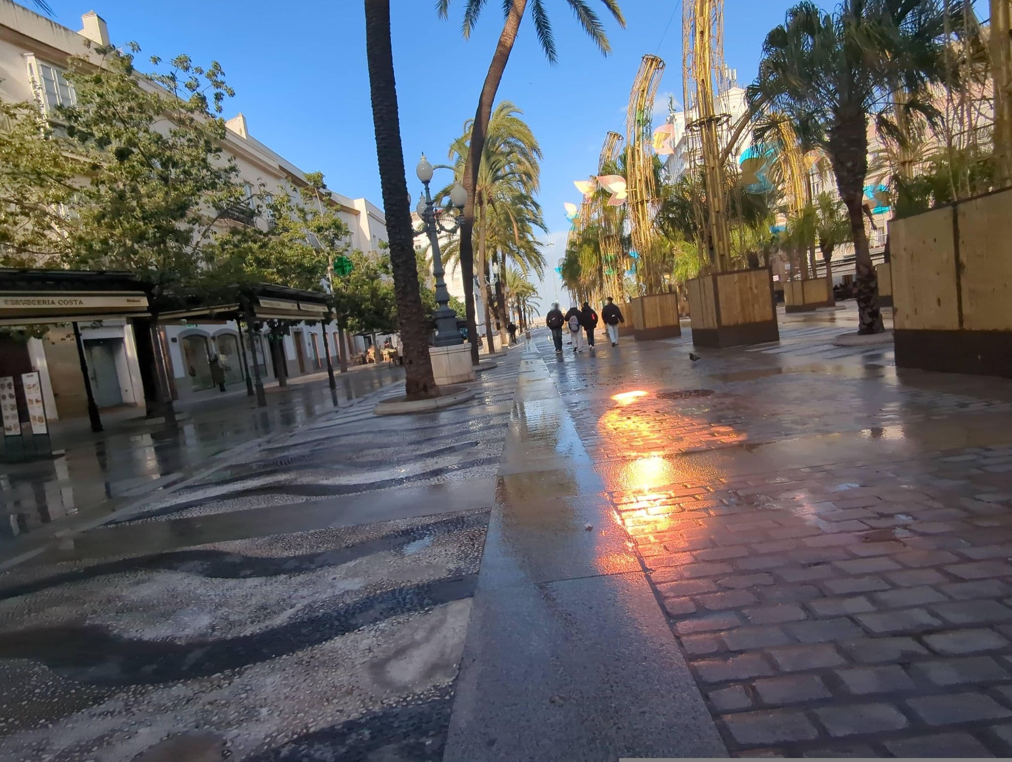 Street view near E. C. Hotel, Cadiz — © miguel_andrade (CC BY-SA · Mapillary)