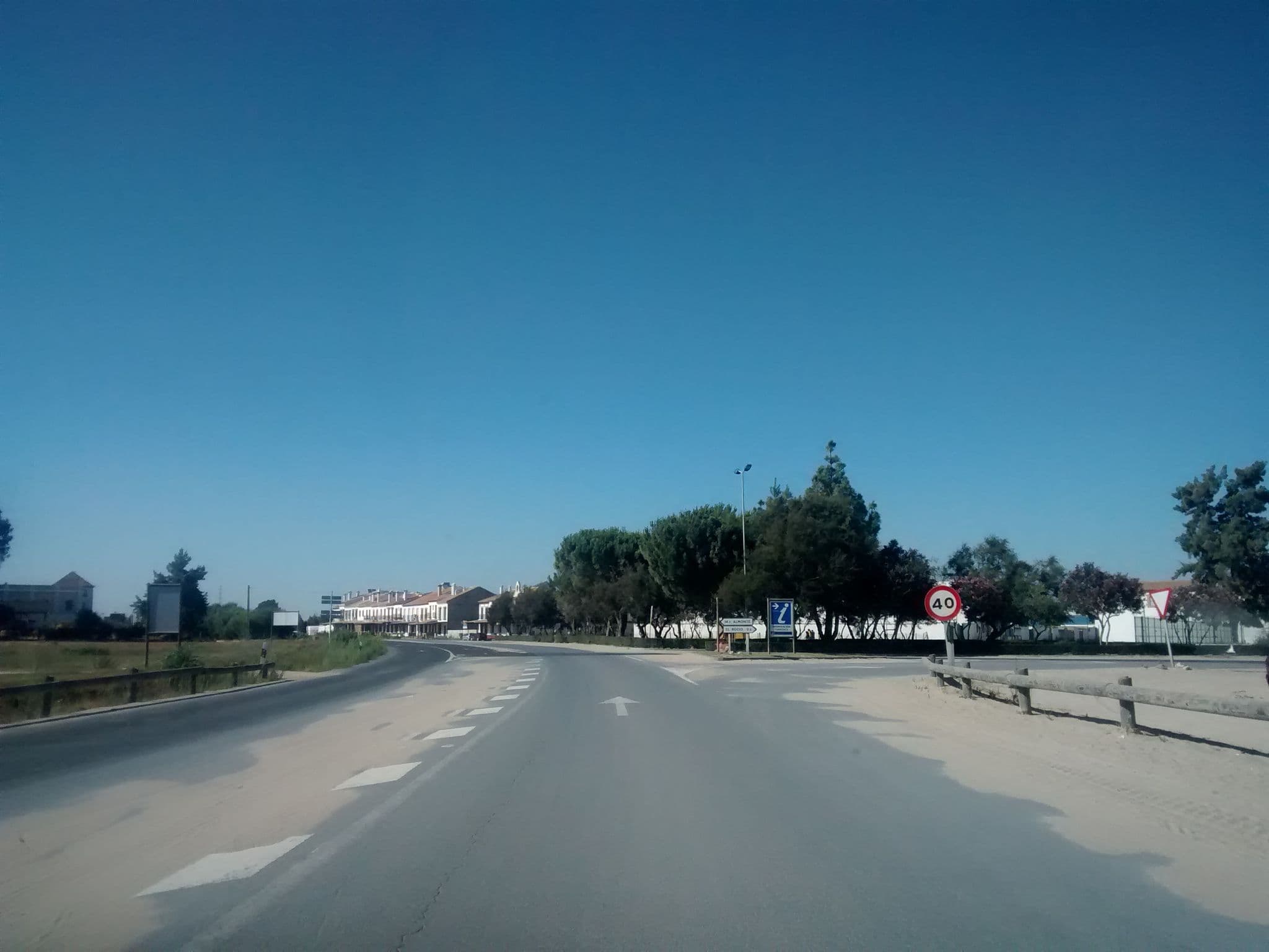Street view near Hospedería Puente del Rey, Almonte — © erielkhan (CC BY-SA · Mapillary)