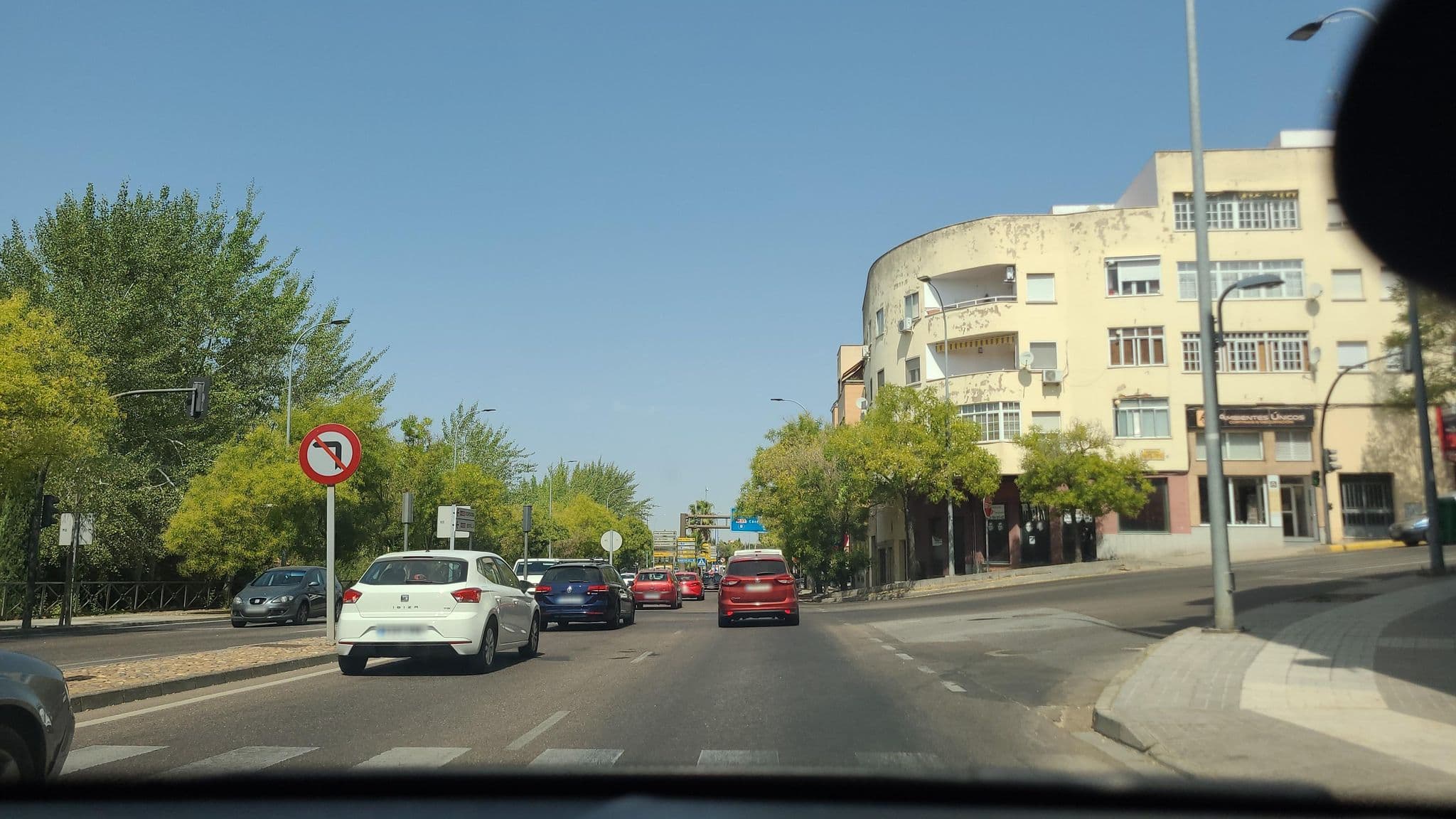 Street view near Hostal Portucale, Badajoz — © juasmita (CC BY-SA · Mapillary)
