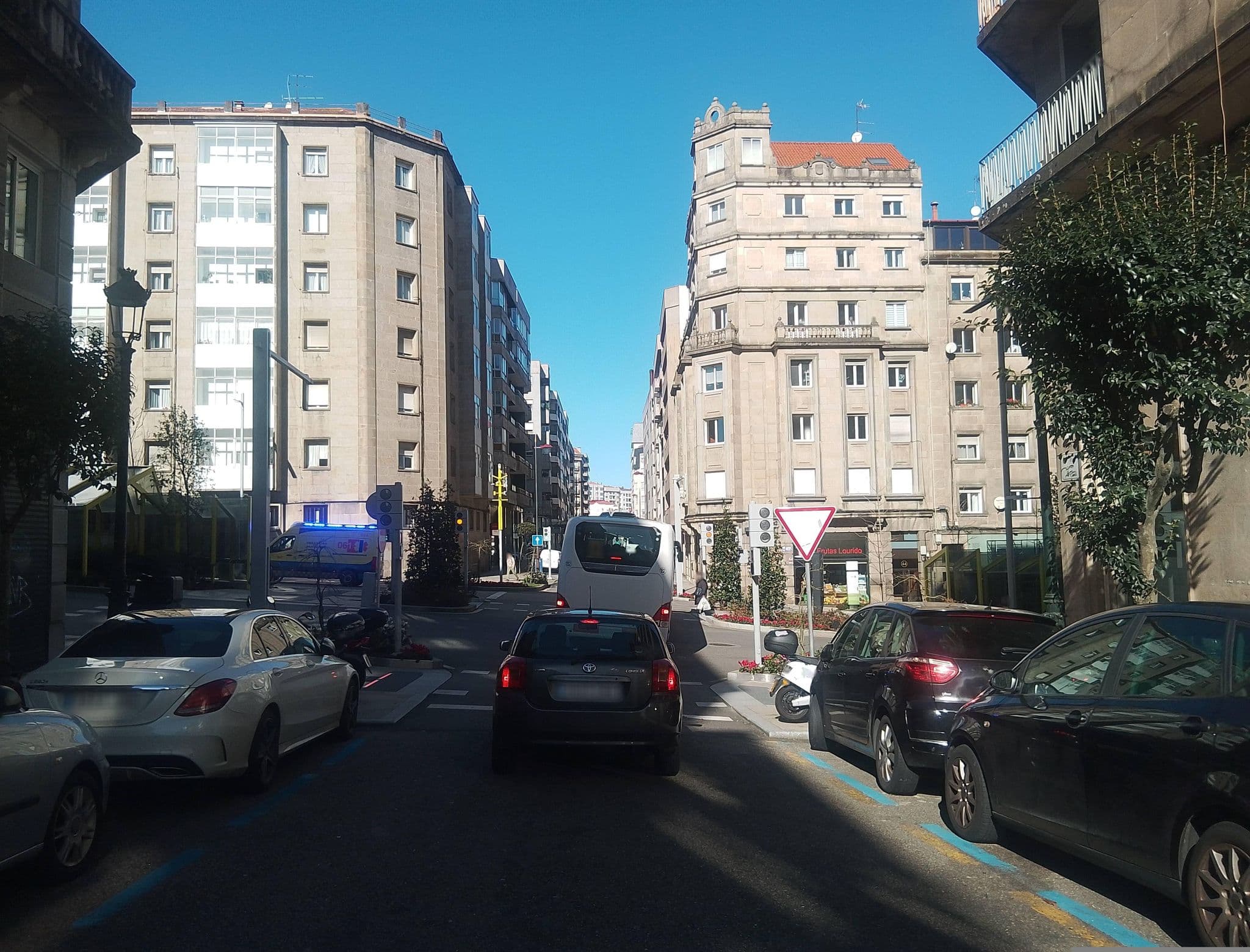 Street view near Hostal Gran Vía Vigo, Vigo — © EAPI (CC BY-SA · Mapillary)
