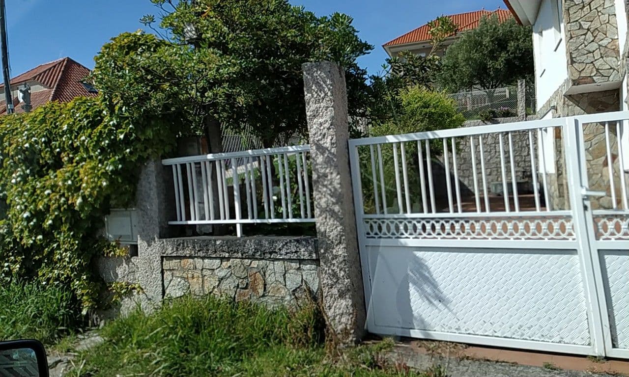 Street view near Hostal Carabela, Sanxenxo — © sanjorgepinho (CC BY-SA · Mapillary)