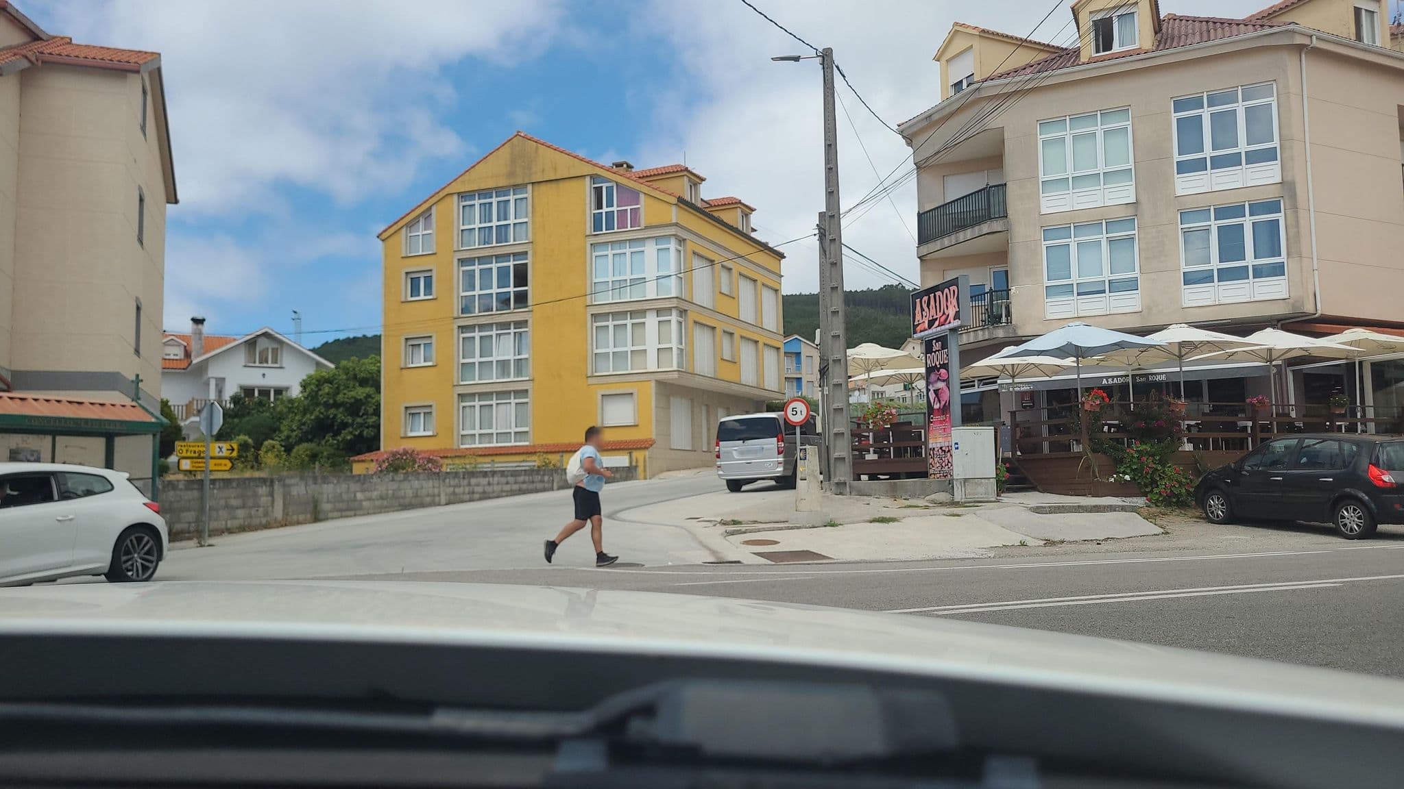Street view near Hotel Arenal, Fisterra — © juasmita (CC BY-SA · Mapillary)