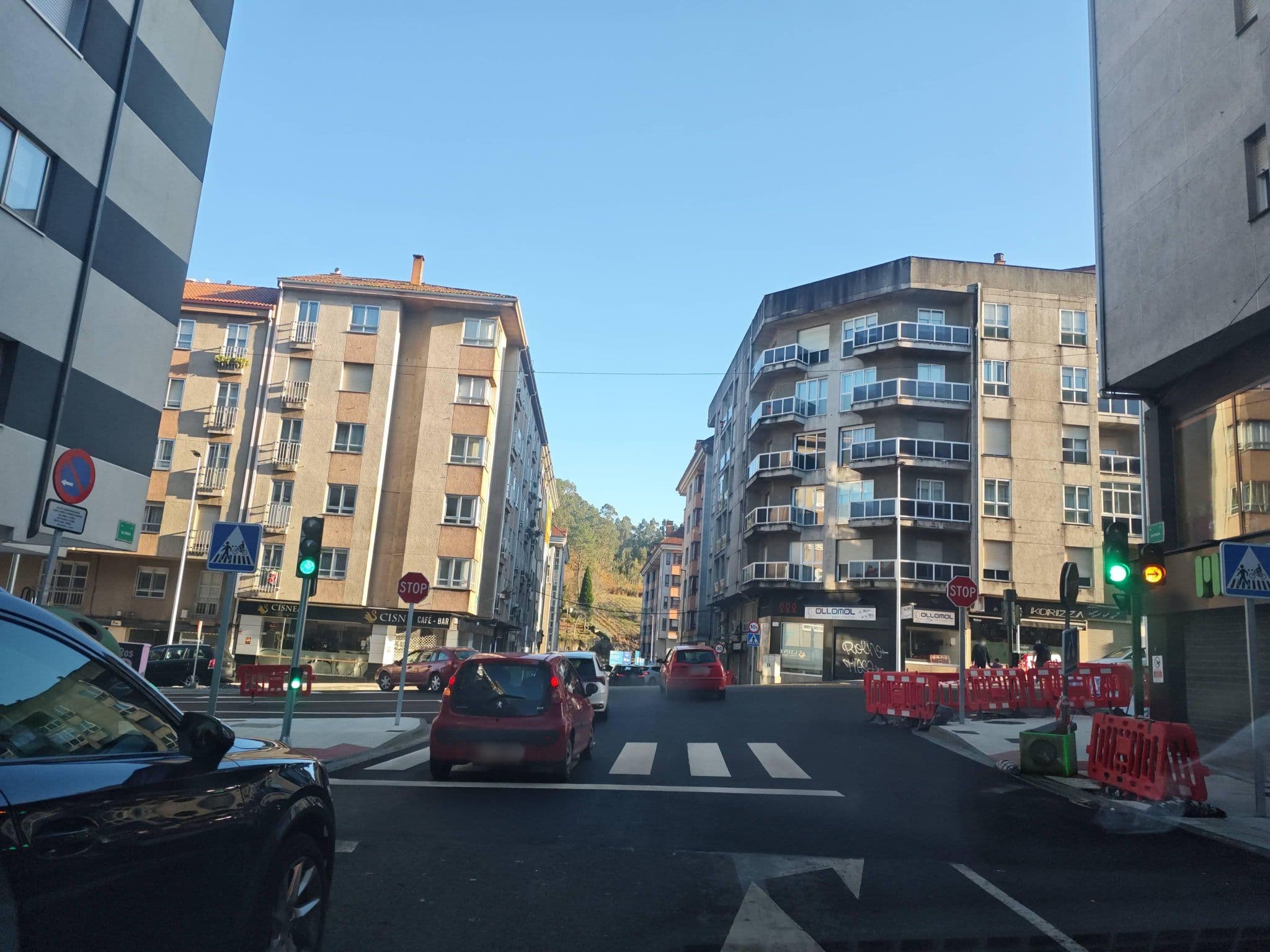 Street view near Cruxa Apartments, Santiago de Compostela — © mCalle (CC BY-SA · Mapillary)