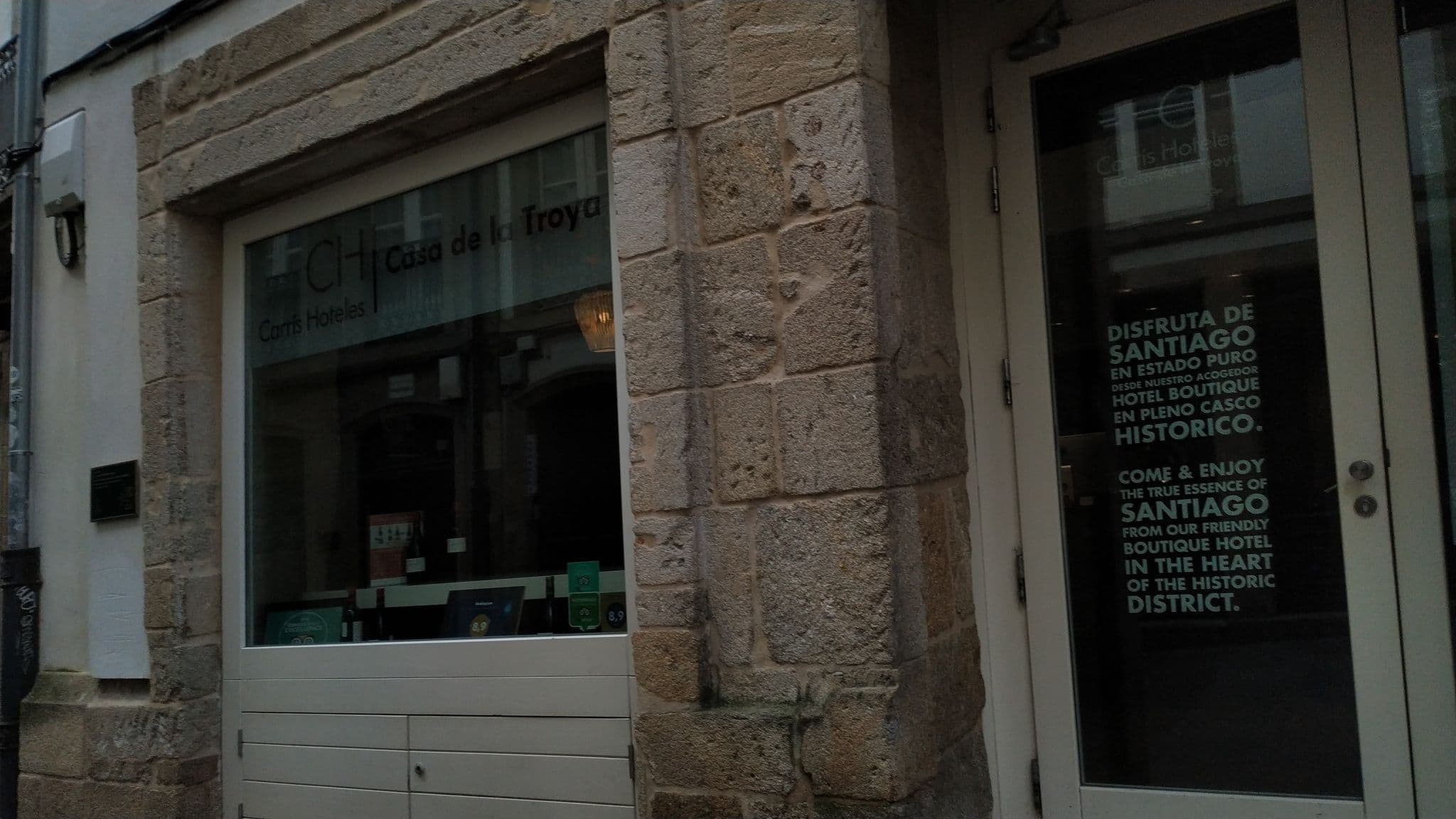 Street view near Pensión Acibeche, Santiago de Compostela — © sanjorgepinho (CC BY-SA · Mapillary)