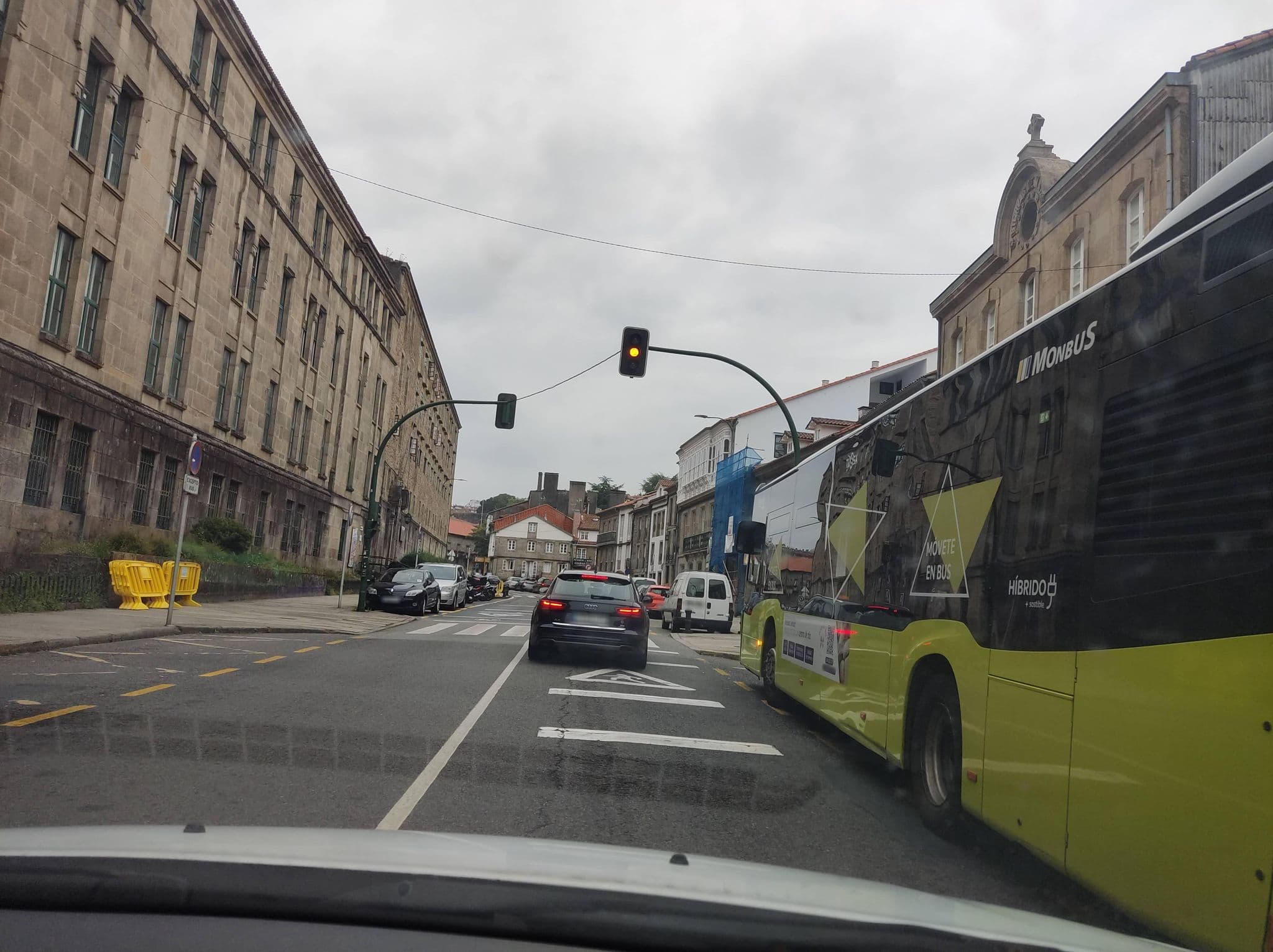 Street view near Hospedaje Victorina, Santiago de Compostela — © mCalle (CC BY-SA · Mapillary)