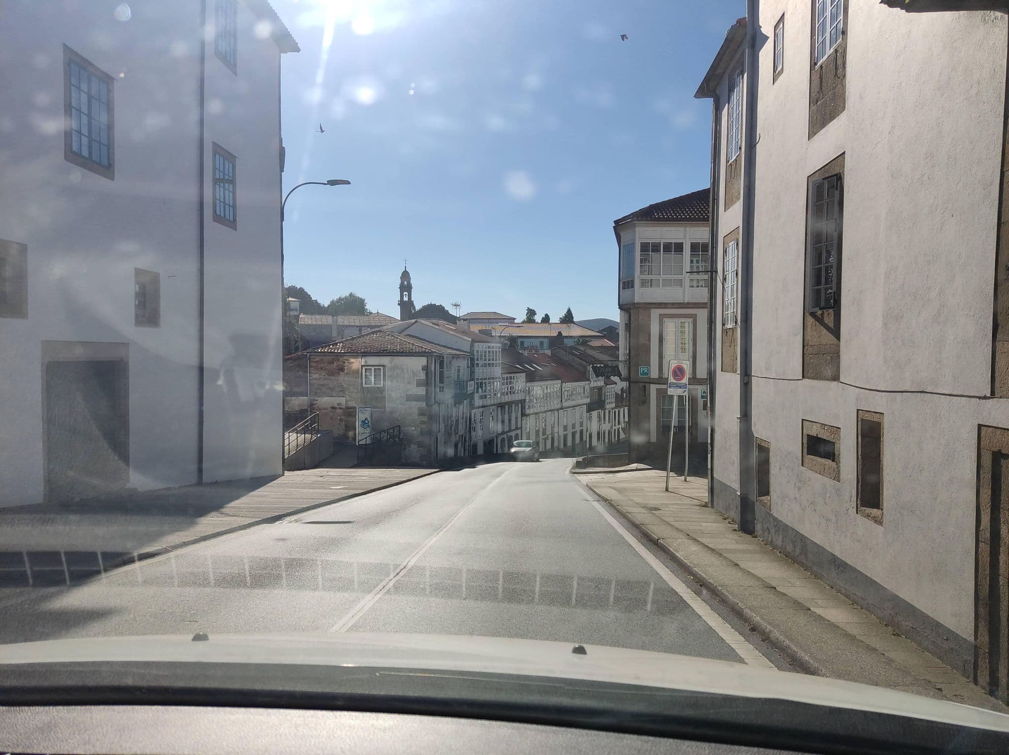 Street view near Hostal Lunares, Santiago de Compostela — © mCalle (CC BY-SA · Mapillary)