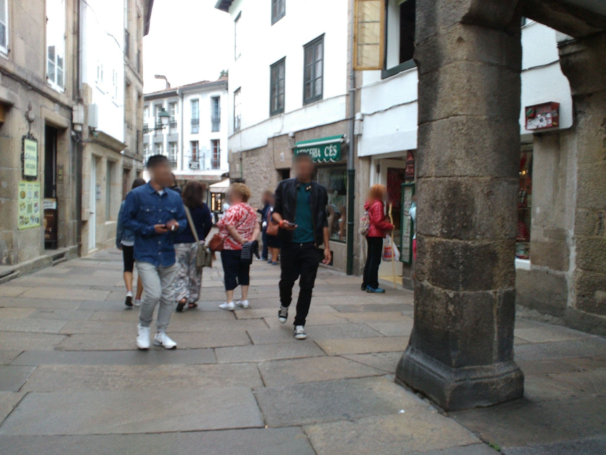 Street view near Nómade, Santiago de Compostela — © robertogeb (CC BY-SA · Mapillary)