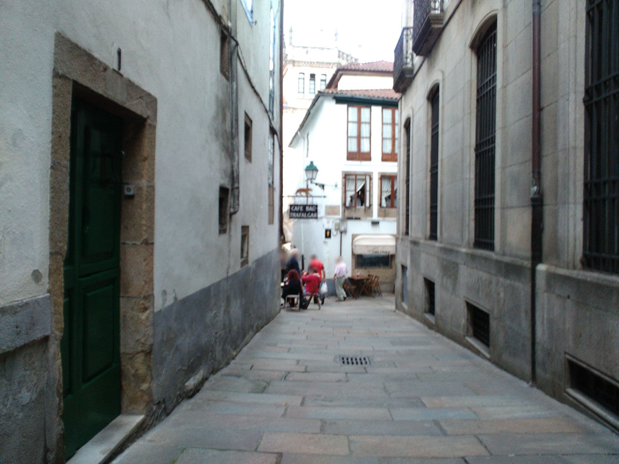 Street view near Hospedaje Santa Cruz, Santiago de Compostela — © robertogeb (CC BY-SA · Mapillary)