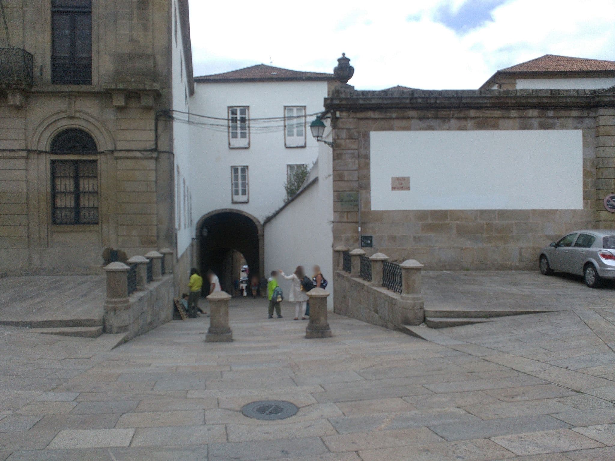 Street view near Seminario Mayor, Santiago de Compostela — © robertogeb (CC BY-SA · Mapillary)