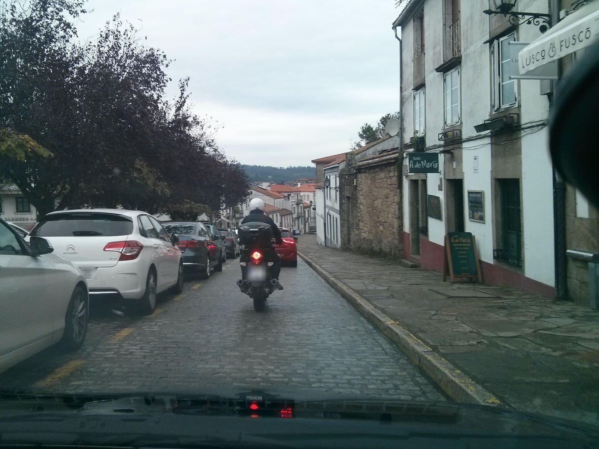 Street view near Pousadas de Compostela, Santiago de Compostela — © fpsampayo (CC BY-SA · Mapillary)