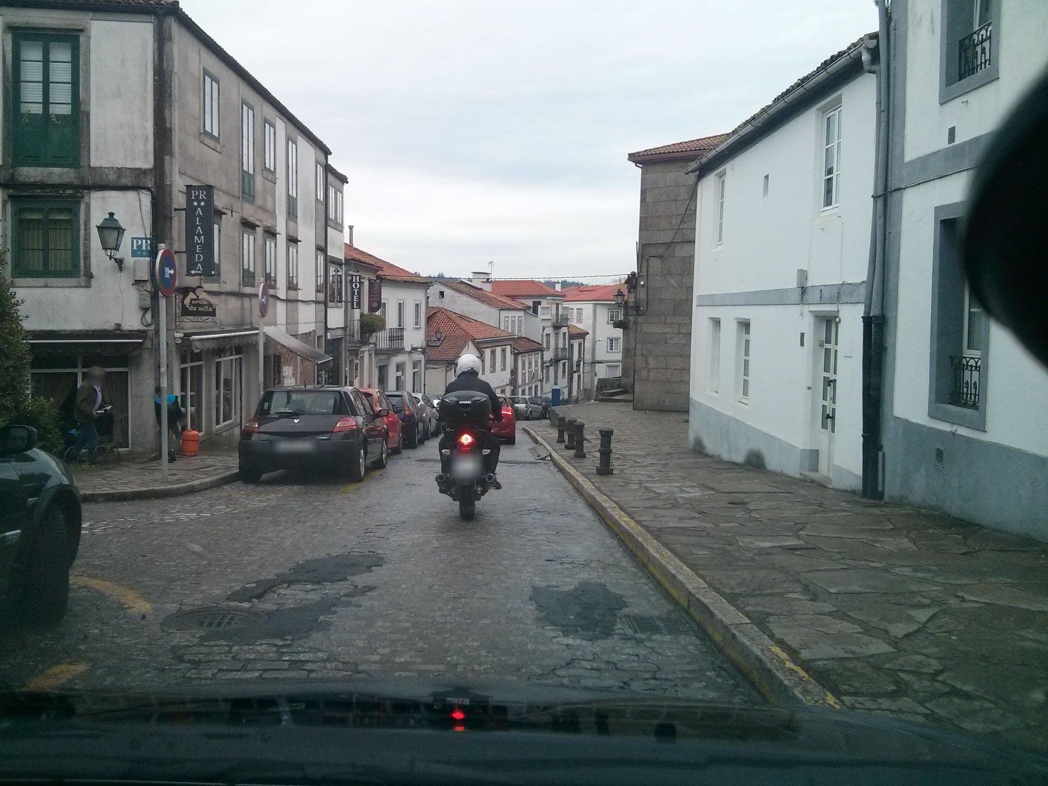 Street view near Mundo Albergue, Santiago de Compostela — © fpsampayo (CC BY-SA · Mapillary)