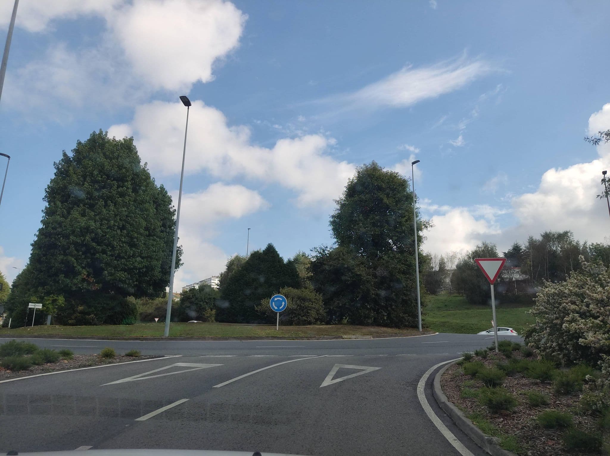 Street view near Moter Montecarlo, Santiago de Compostela — © mCalle (CC BY-SA · Mapillary)