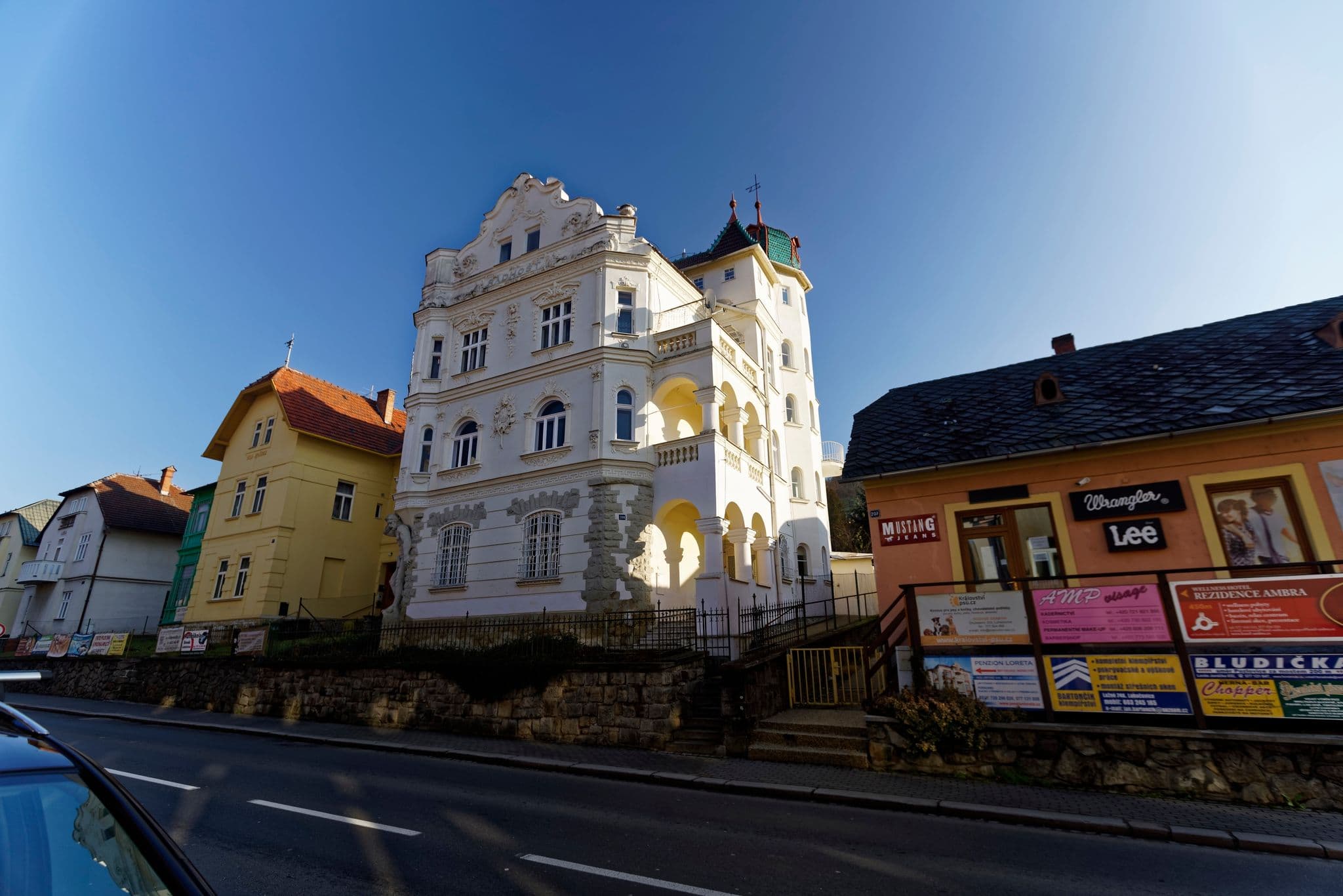 Street view near Apartmány Frýda, Luhačovice — © txllxt (CC BY-SA · Mapillary)