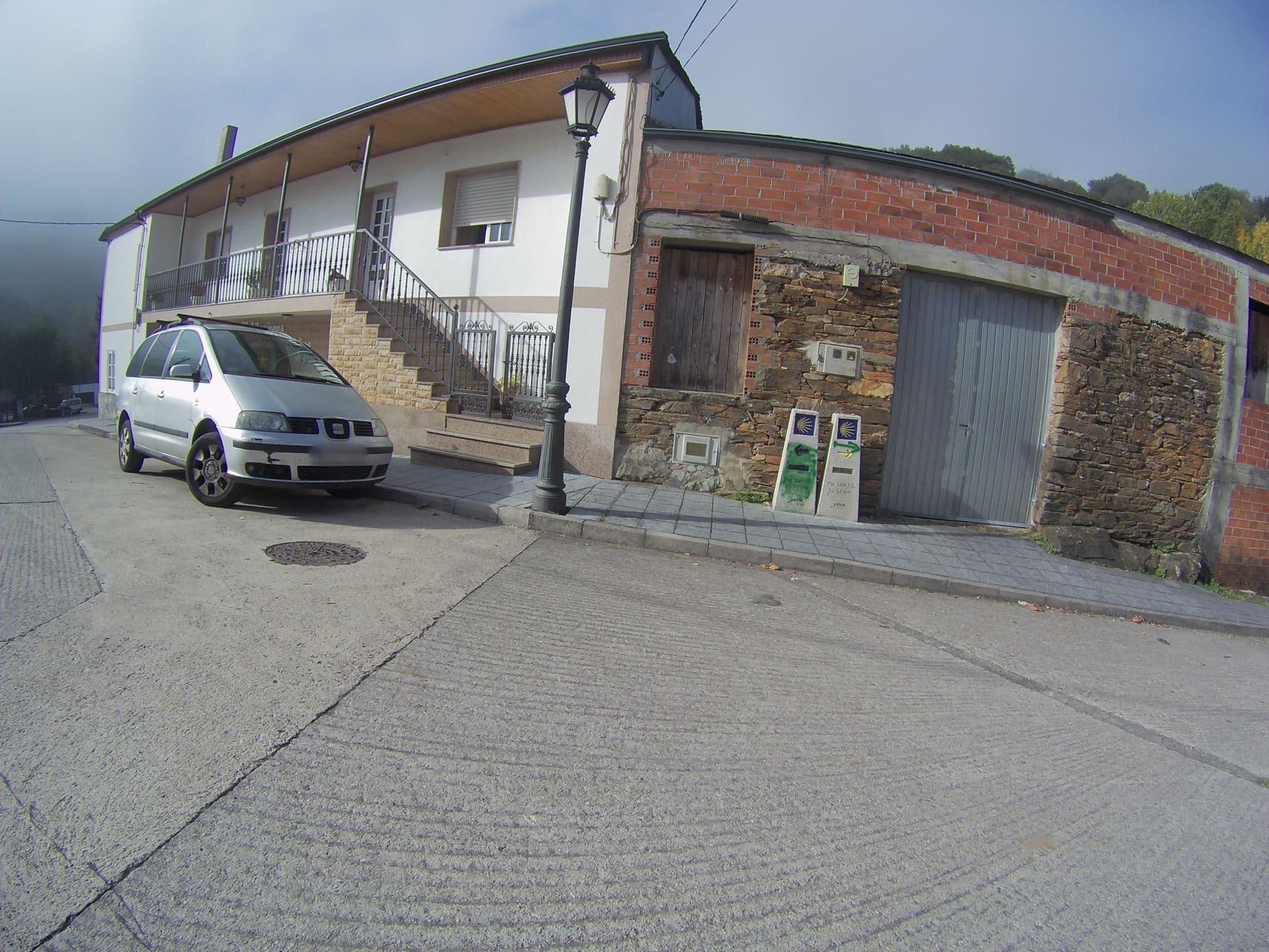 Street view near Hotel Duerming Casa de Barreira, Samos — © camperxr (CC BY-SA · Mapillary)