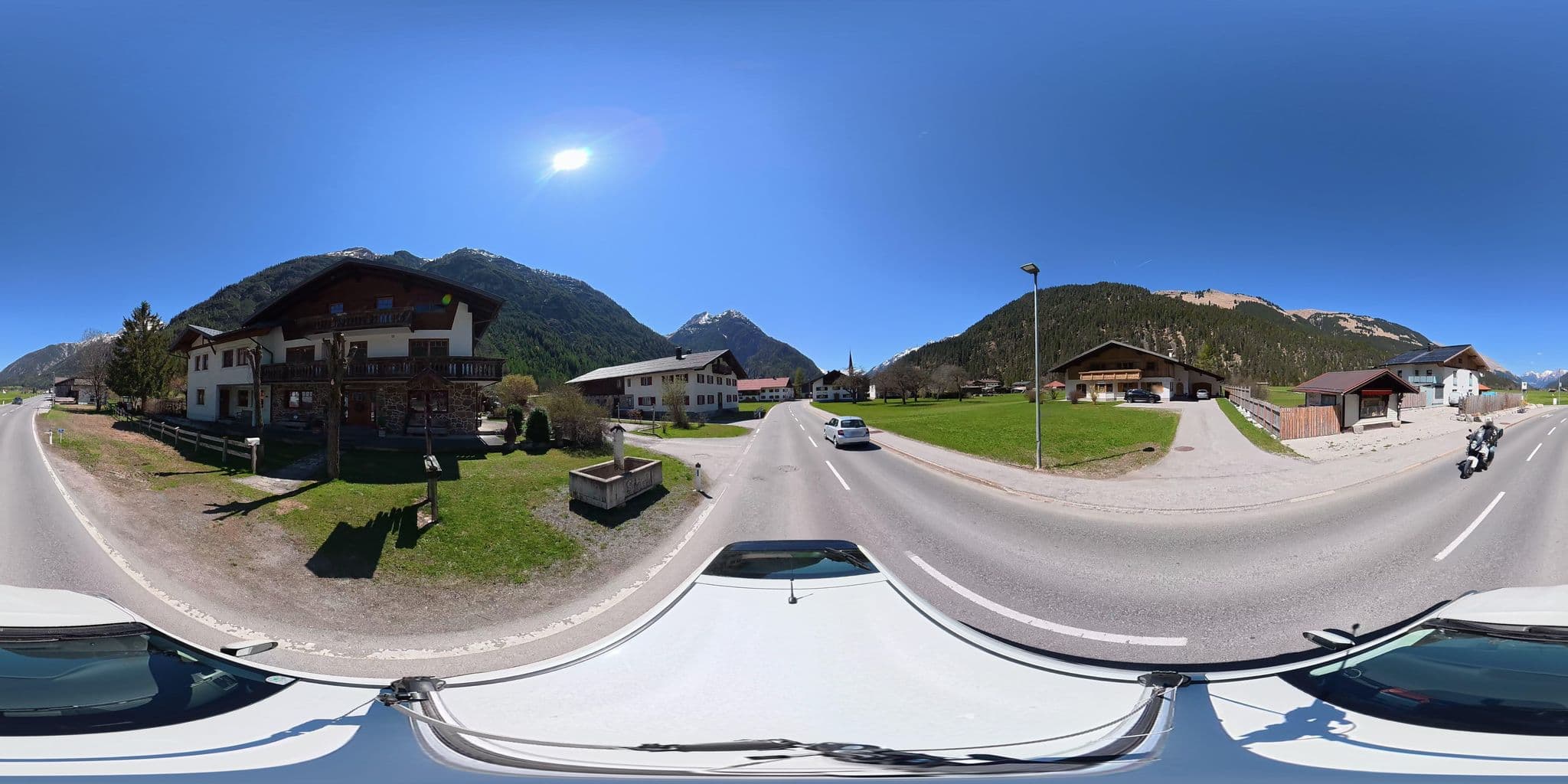 Street view near Haus Petra, Pettneu