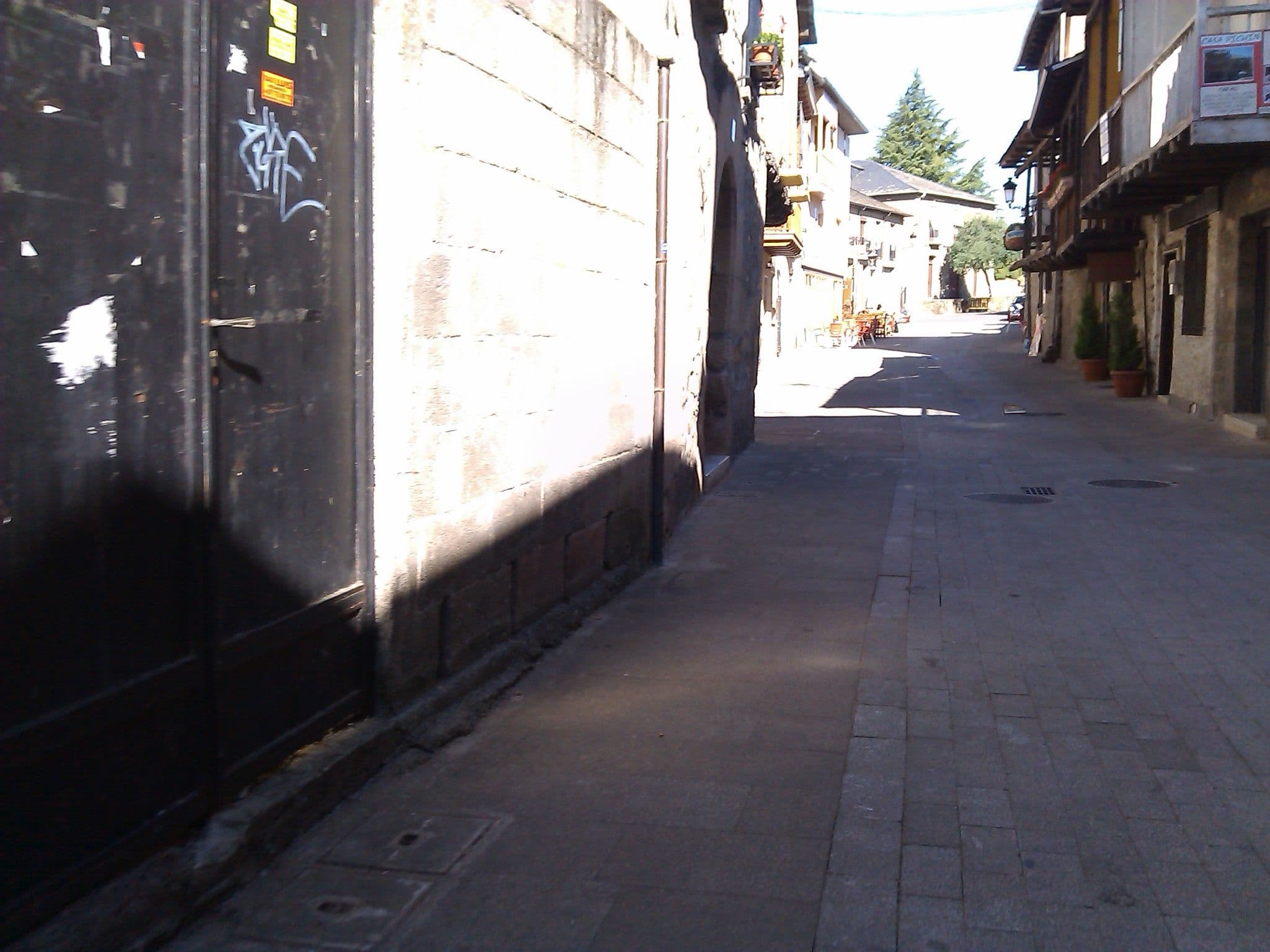 Street view near El Camino I y II, Ponferrada — © changchun1 (CC BY-SA · Mapillary)