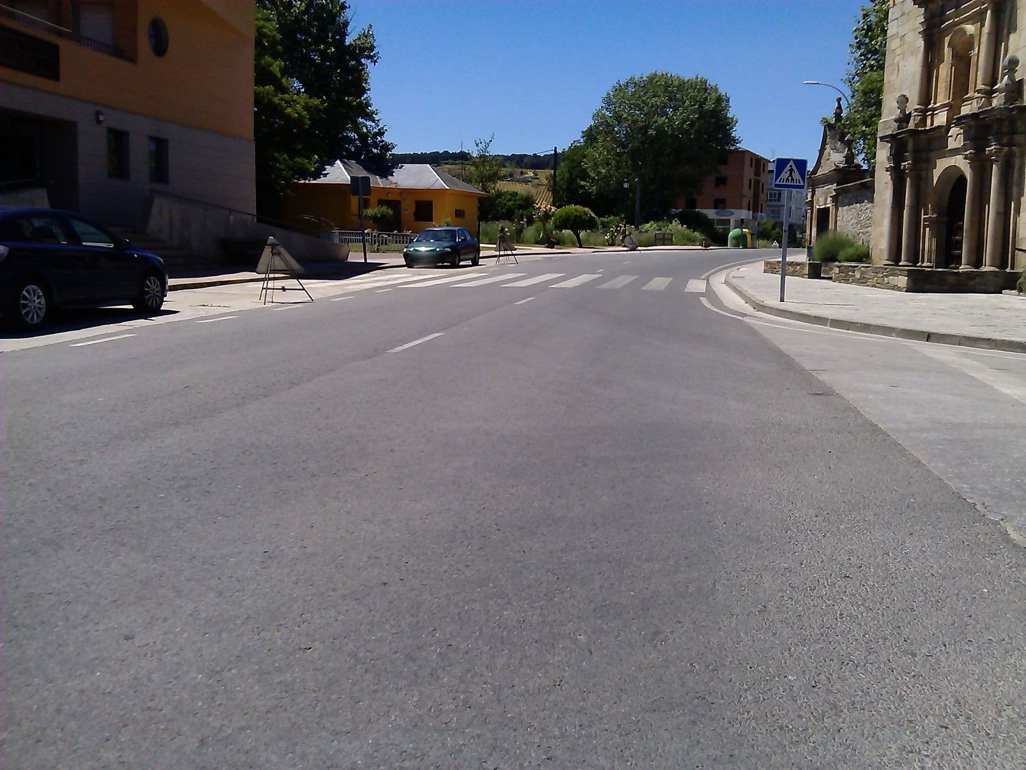 Street view near Albergue Municipal de Cacabelos, Cacabelos — © changchun1 (CC BY-SA · Mapillary)